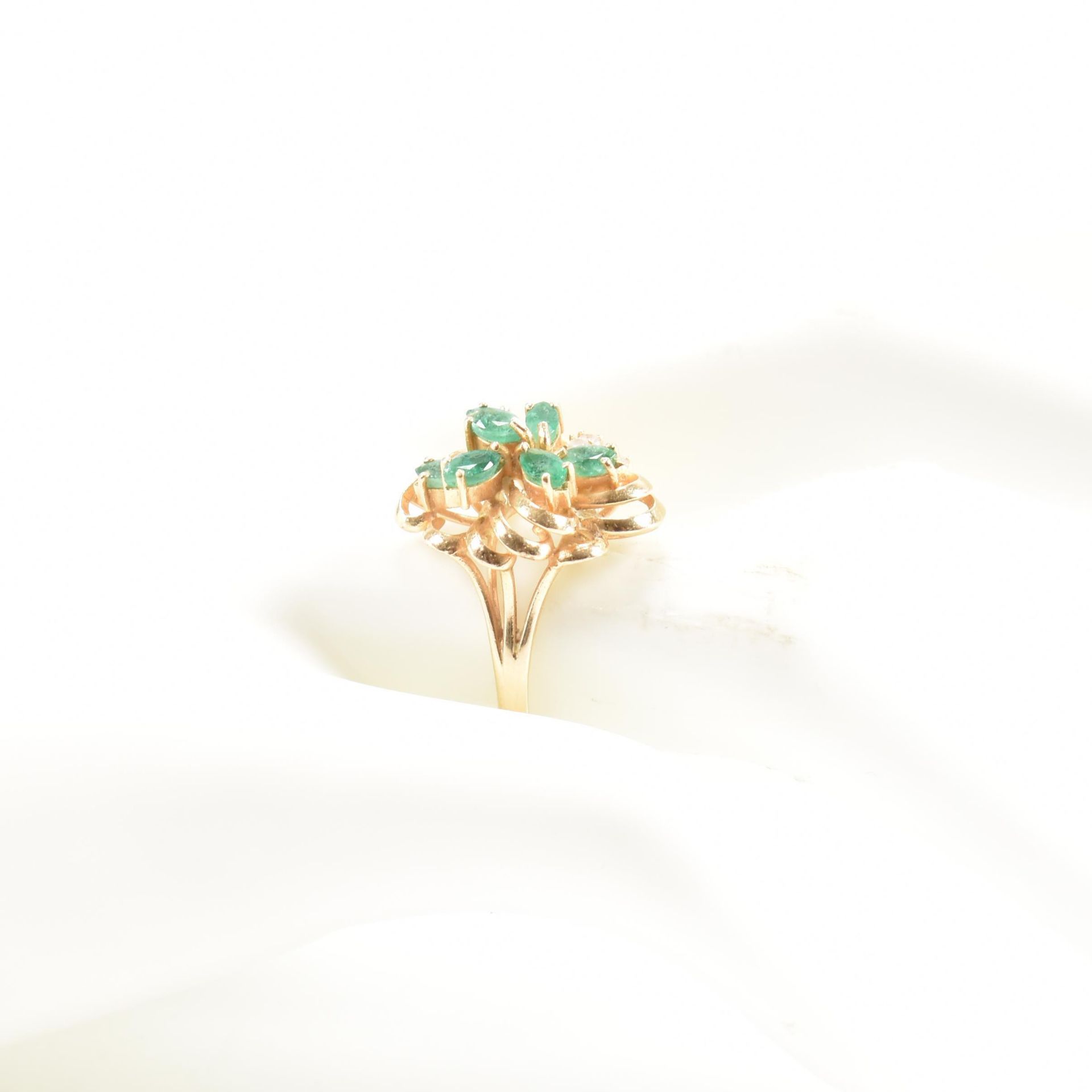 14CT GOLD EMERALD & DIAMOND CLUSTER RING - Image 5 of 5