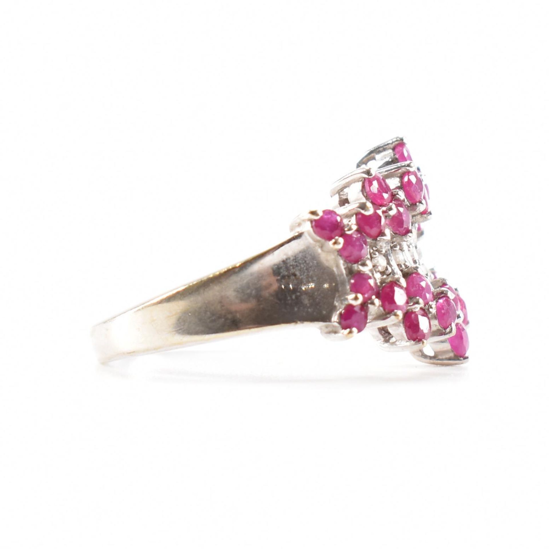 HALLMARKED 9CT WHITE GOLD COMPOSITE RUBY & DIAMOND RING - Image 5 of 9