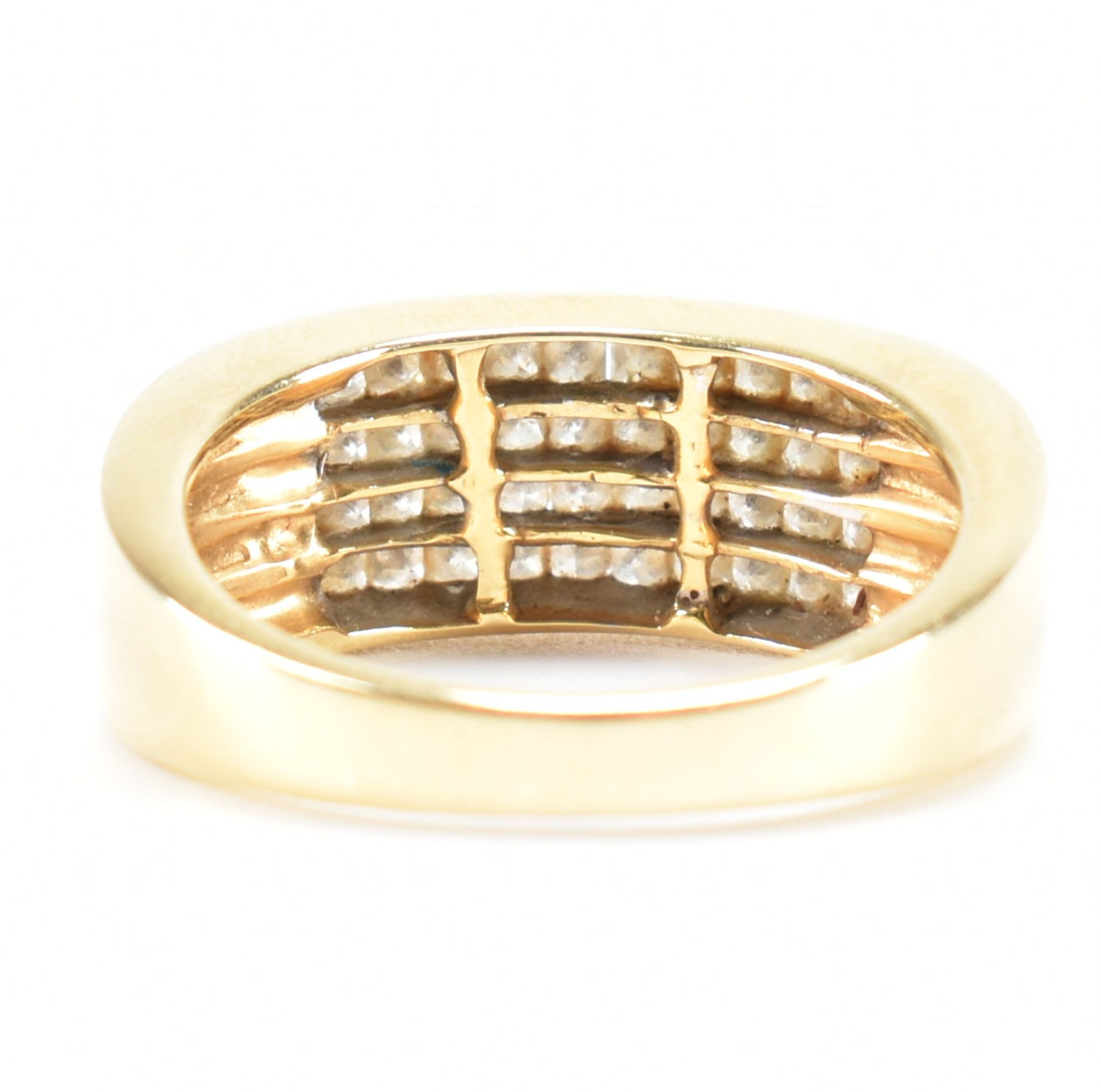 VINTAGE 18CT GOLD & DIAMOND CLUSTER RING - Image 3 of 8