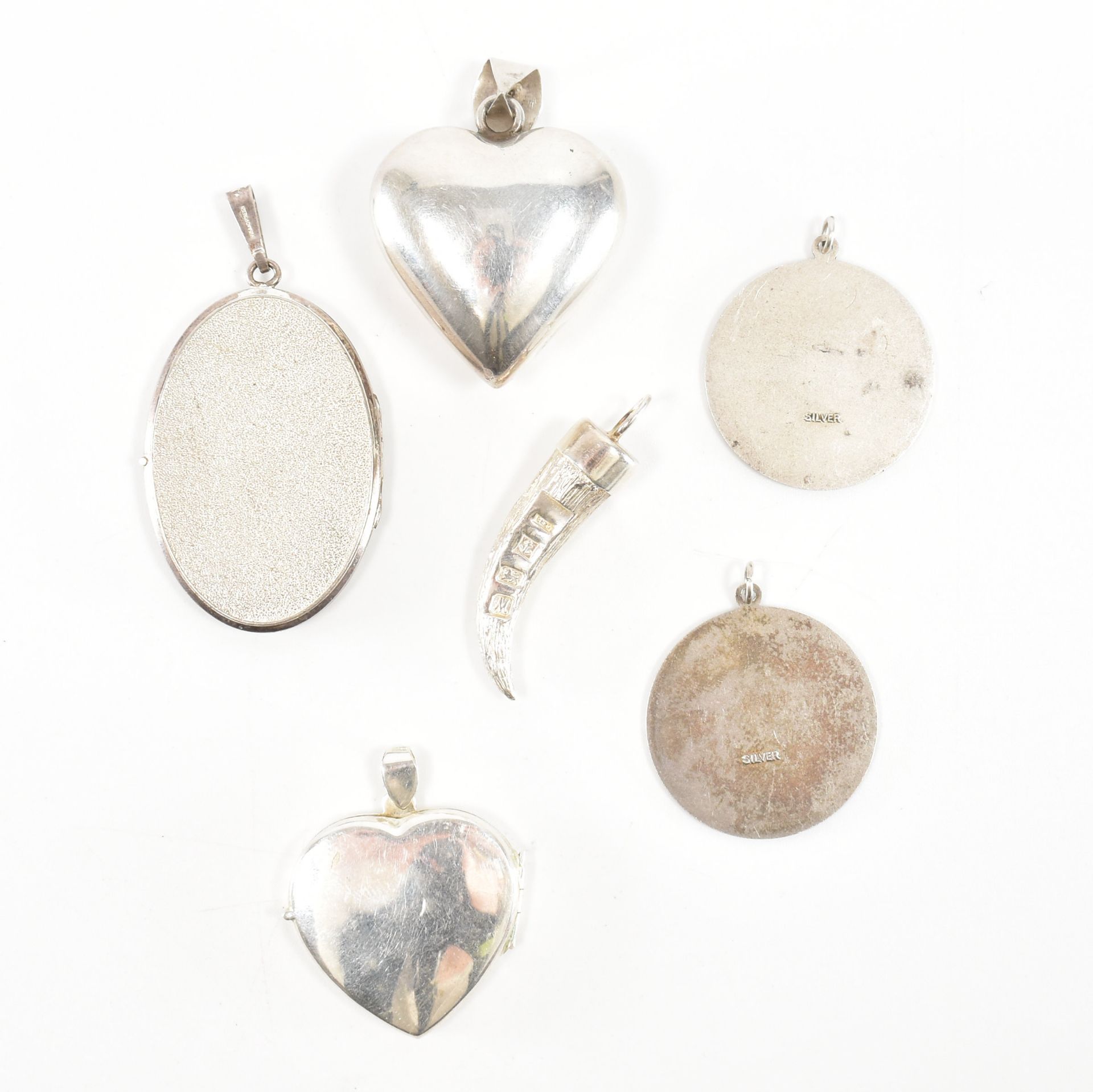 COLLECTION OF ASSORTED SILVER PENDANTS - Bild 3 aus 3