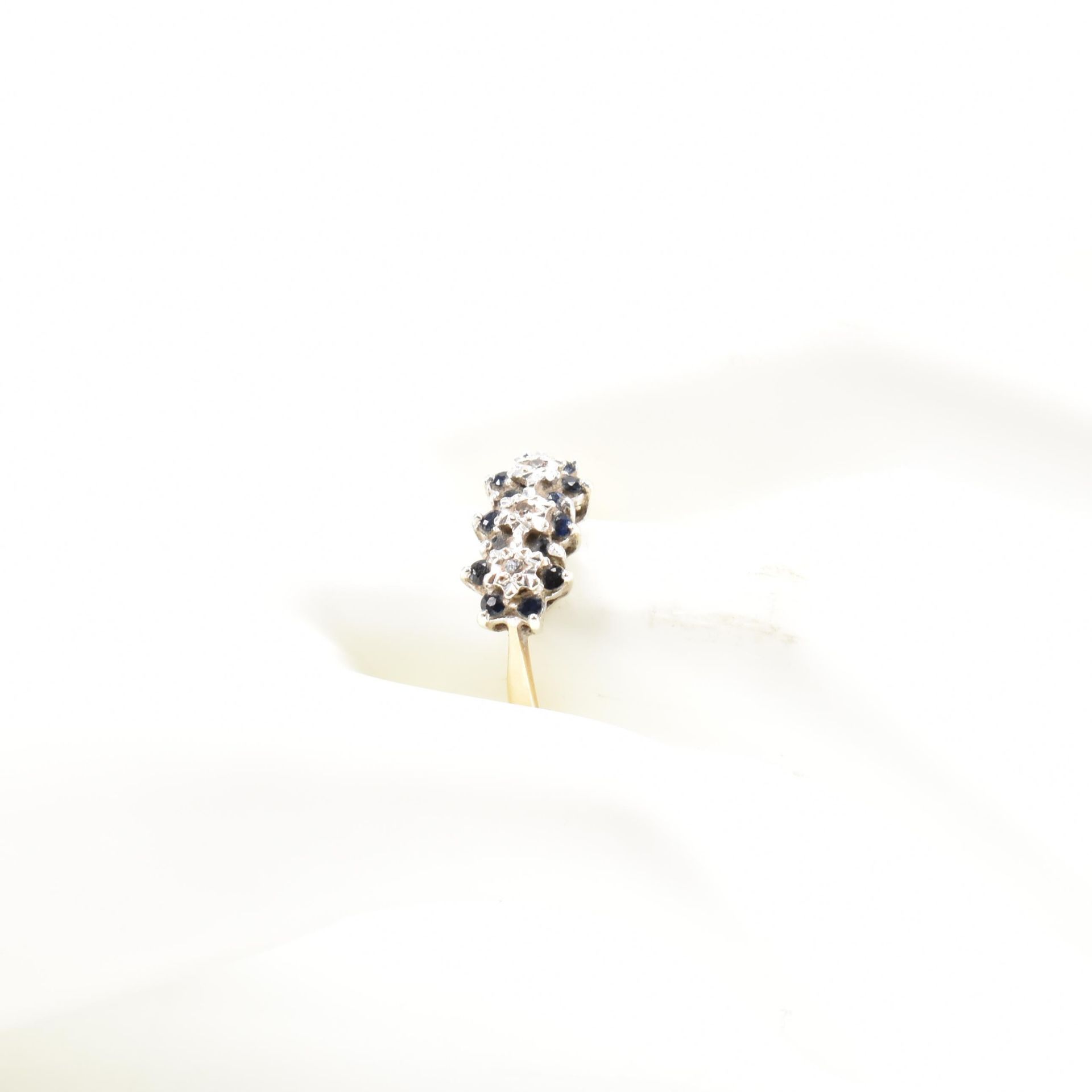 HALLMARKED 9CT GOLD SAPPHIRE & DIAMOND CLUSTER RING - Bild 8 aus 8