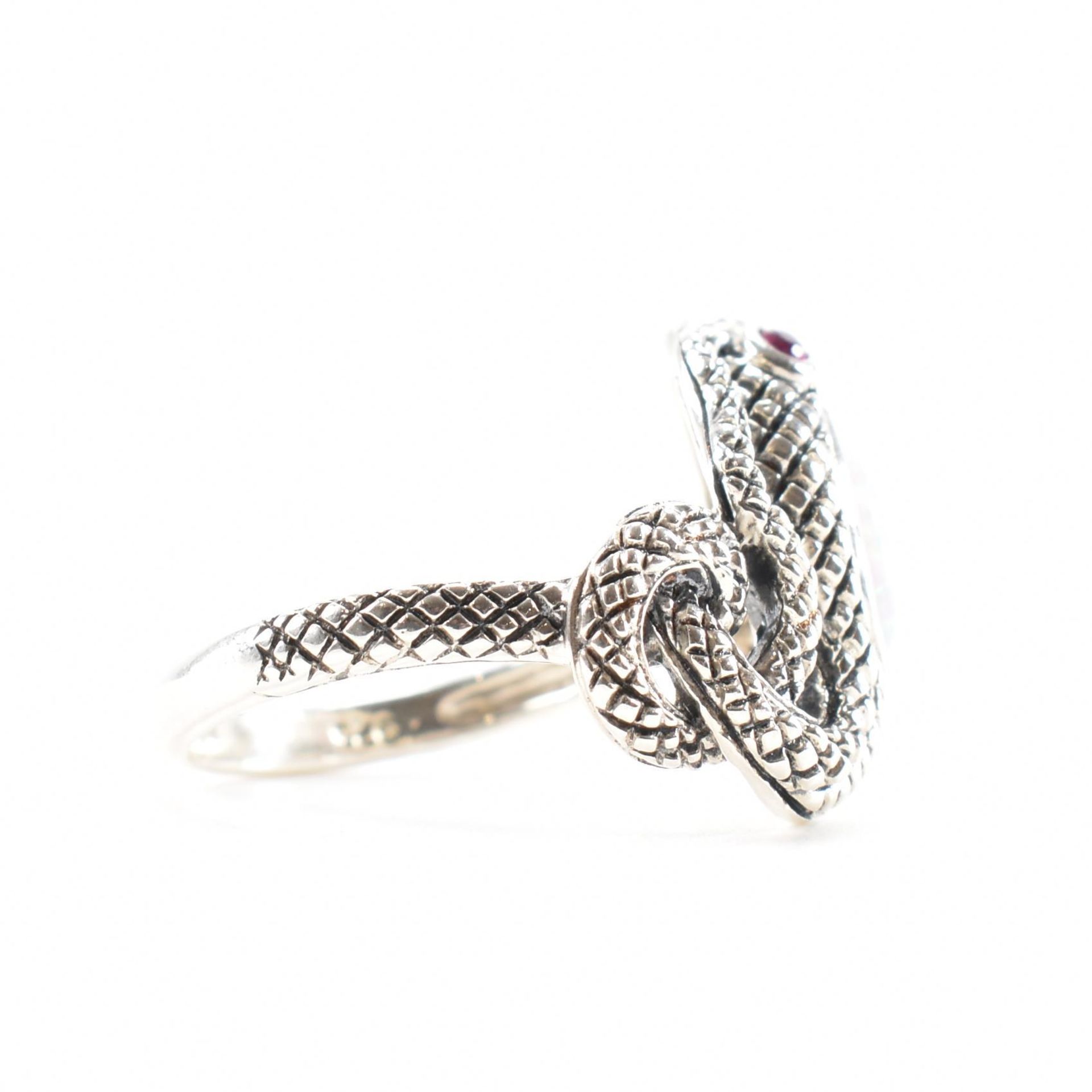 925 SILVER OPALITE & RUBY SNAKE RING - Image 5 of 7