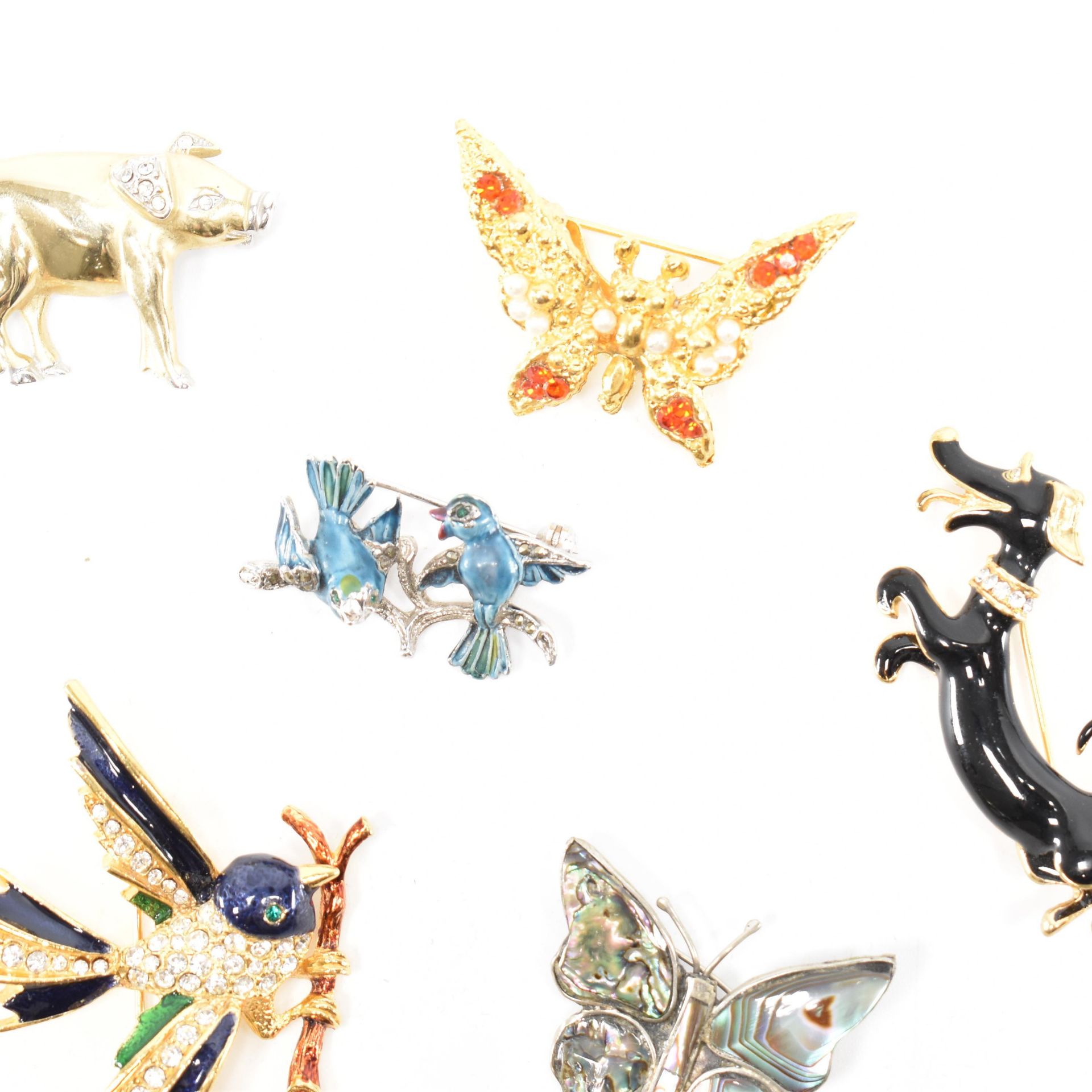 ASSORTMENT OF VINTAGE ANIMAL BROOCHES - Image 2 of 5