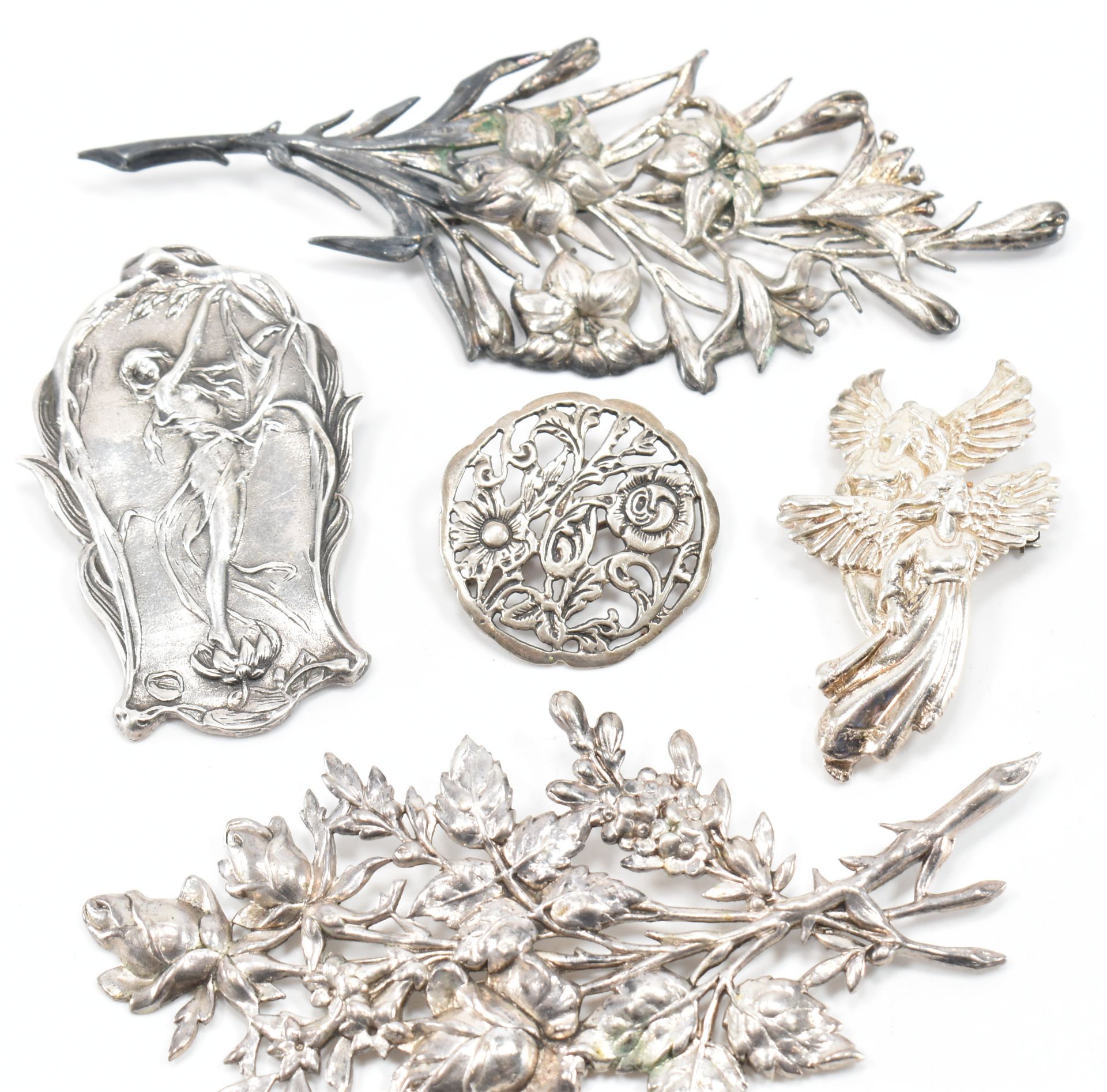 COLLECTION OF SILVER & WHITE METAL BROOCHES - Bild 5 aus 6