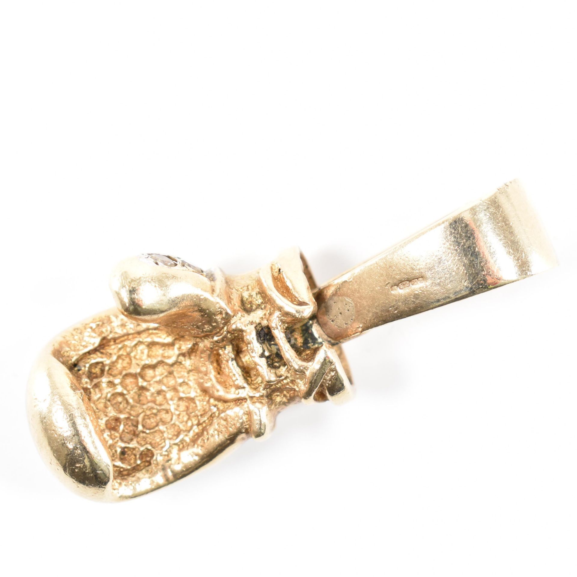 HALLMARKED 9CT GOLD & CZ BOXING GLOVE PENDANT - Image 3 of 3