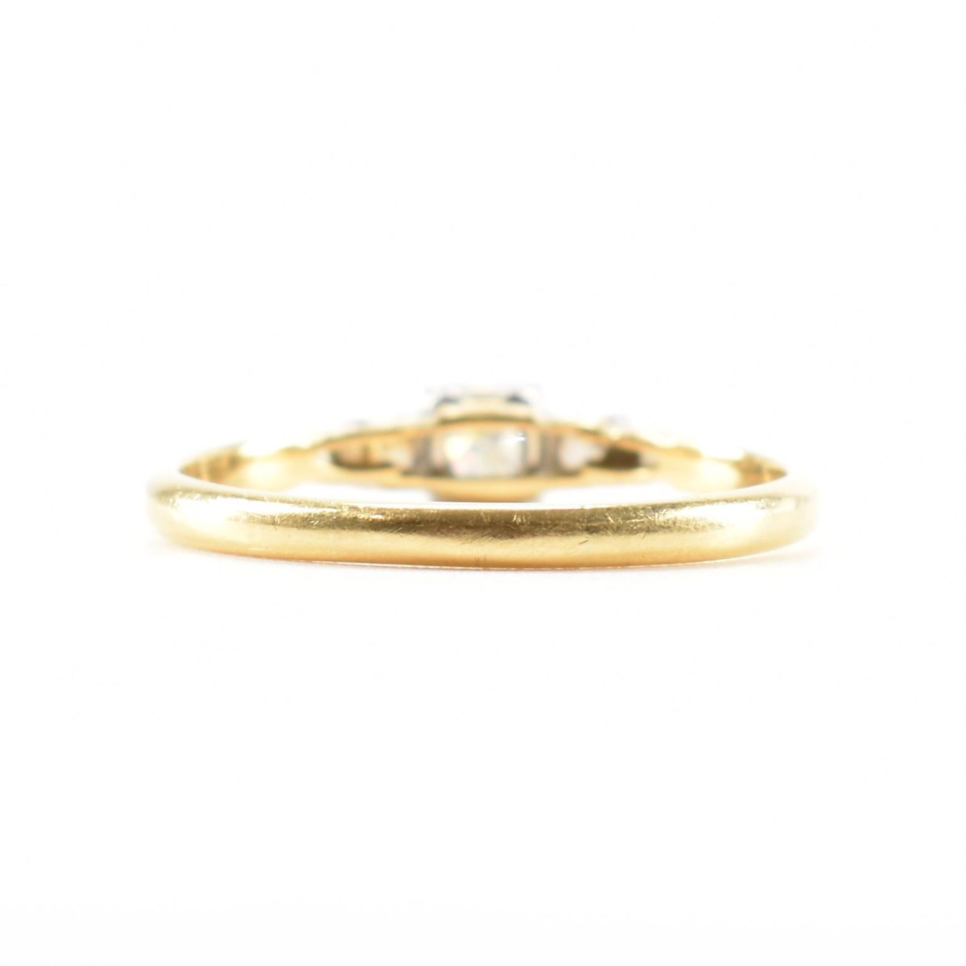 VINTAGE 18CT GOLD & DIAMOND THREE STONE RING - Image 3 of 6