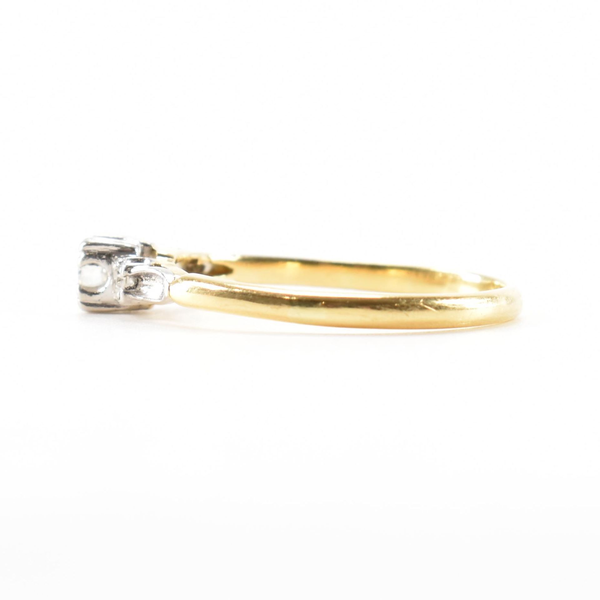 VINTAGE 18CT GOLD & DIAMOND THREE STONE RING - Image 2 of 6