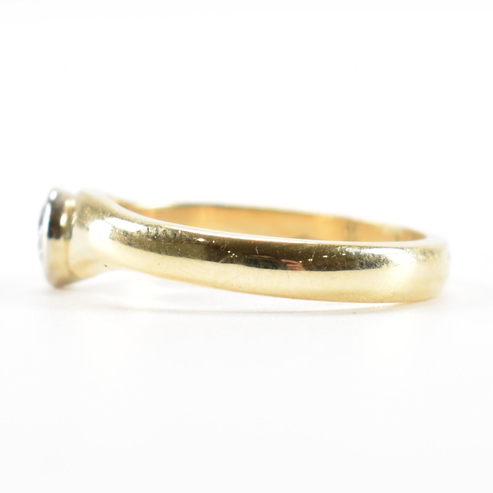 HALLMARKED 18CT GOLD & DIAMOND SOLITAIRE RING - Image 2 of 8