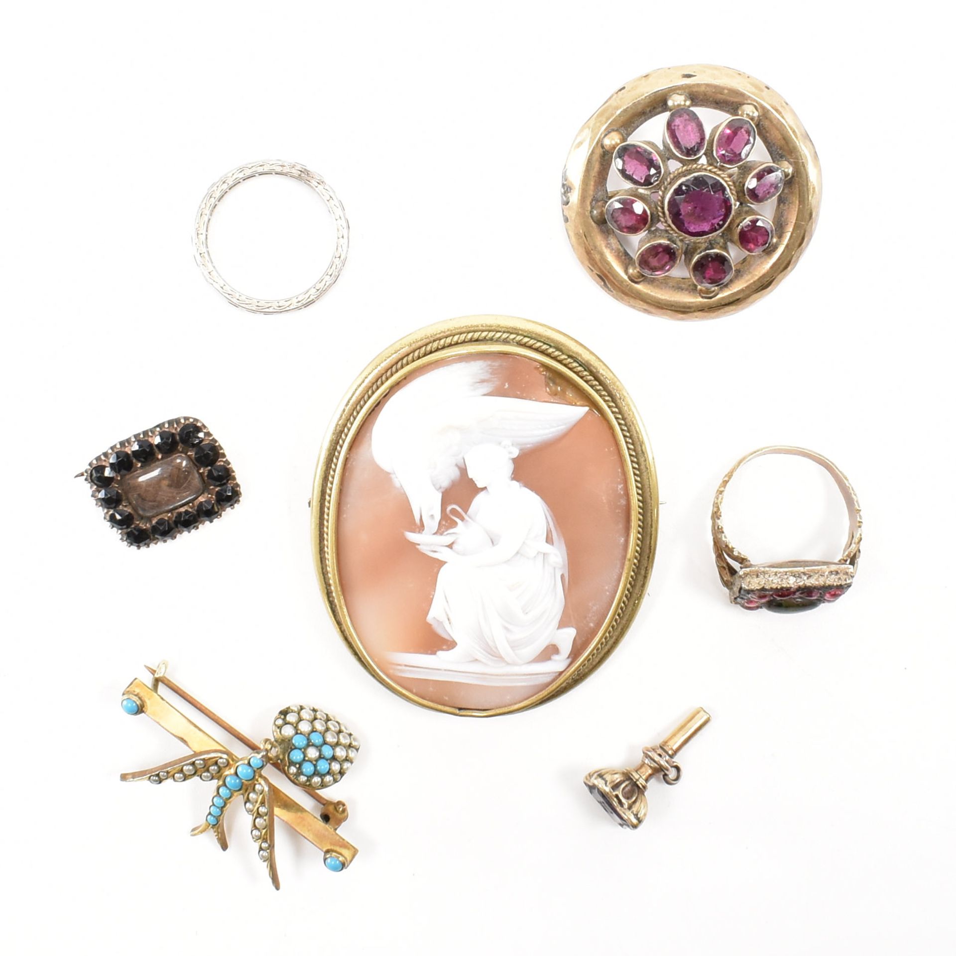 ASSORTMENT OF ANTIQUE JEWELLERY - VICTORIAN & LATER