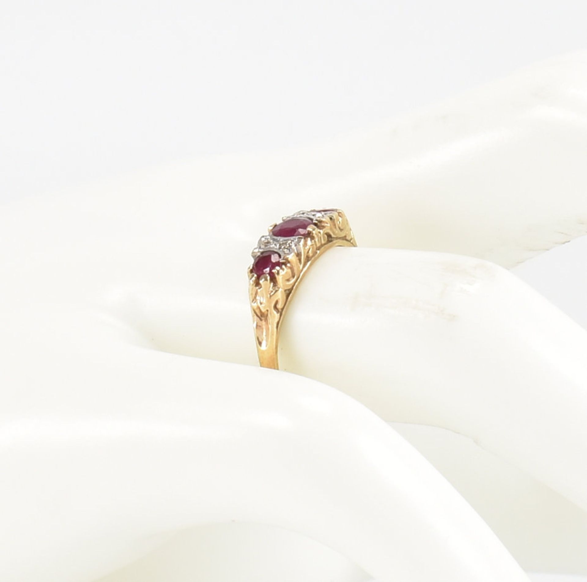 HALLMARKED 9CT GOLD RUBY & DIAMOND CLUSTER RING - Bild 8 aus 8