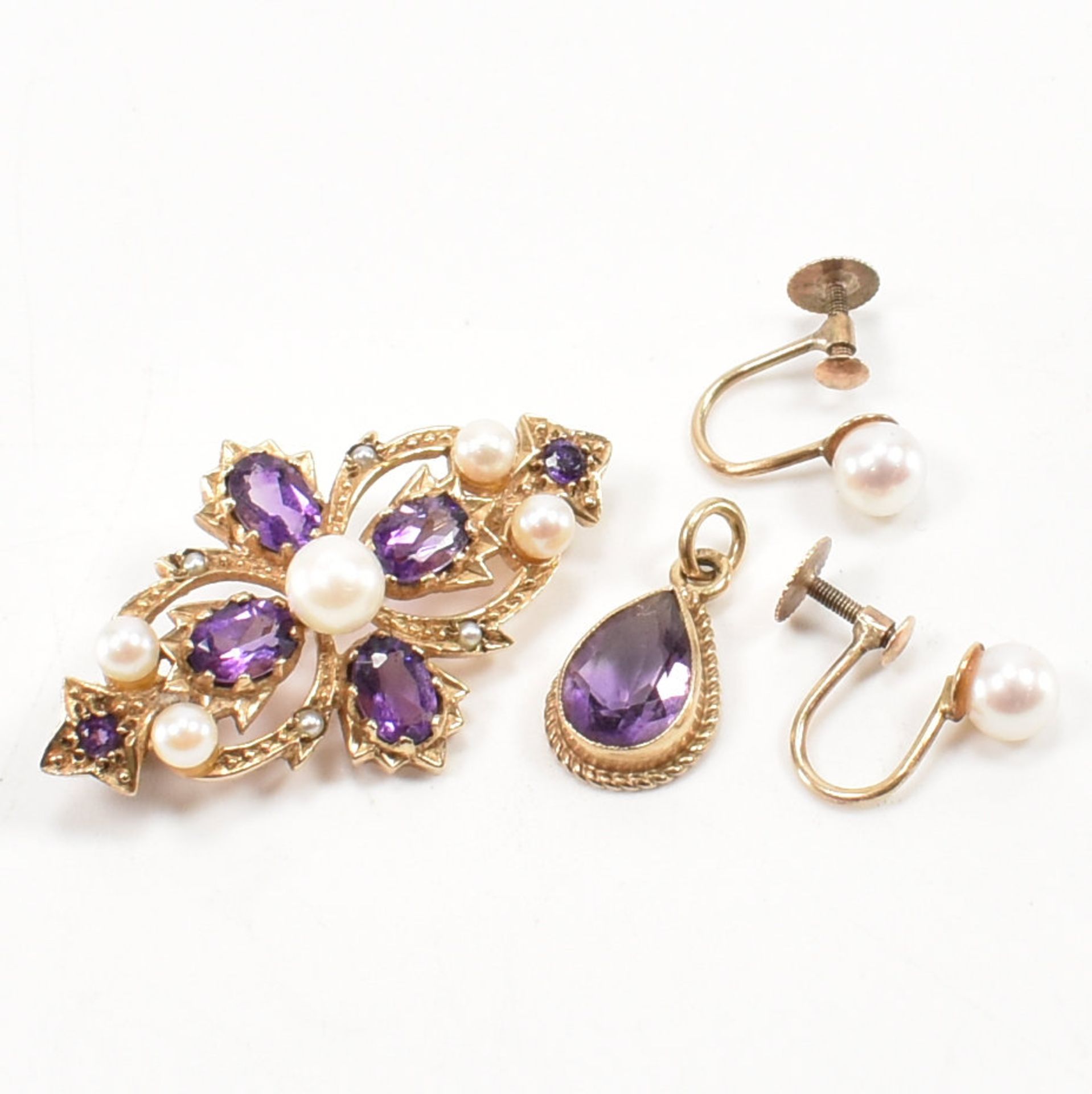 COLLECTION OF 9CT GOLD PEARL & AMETHYST JEWELLERY