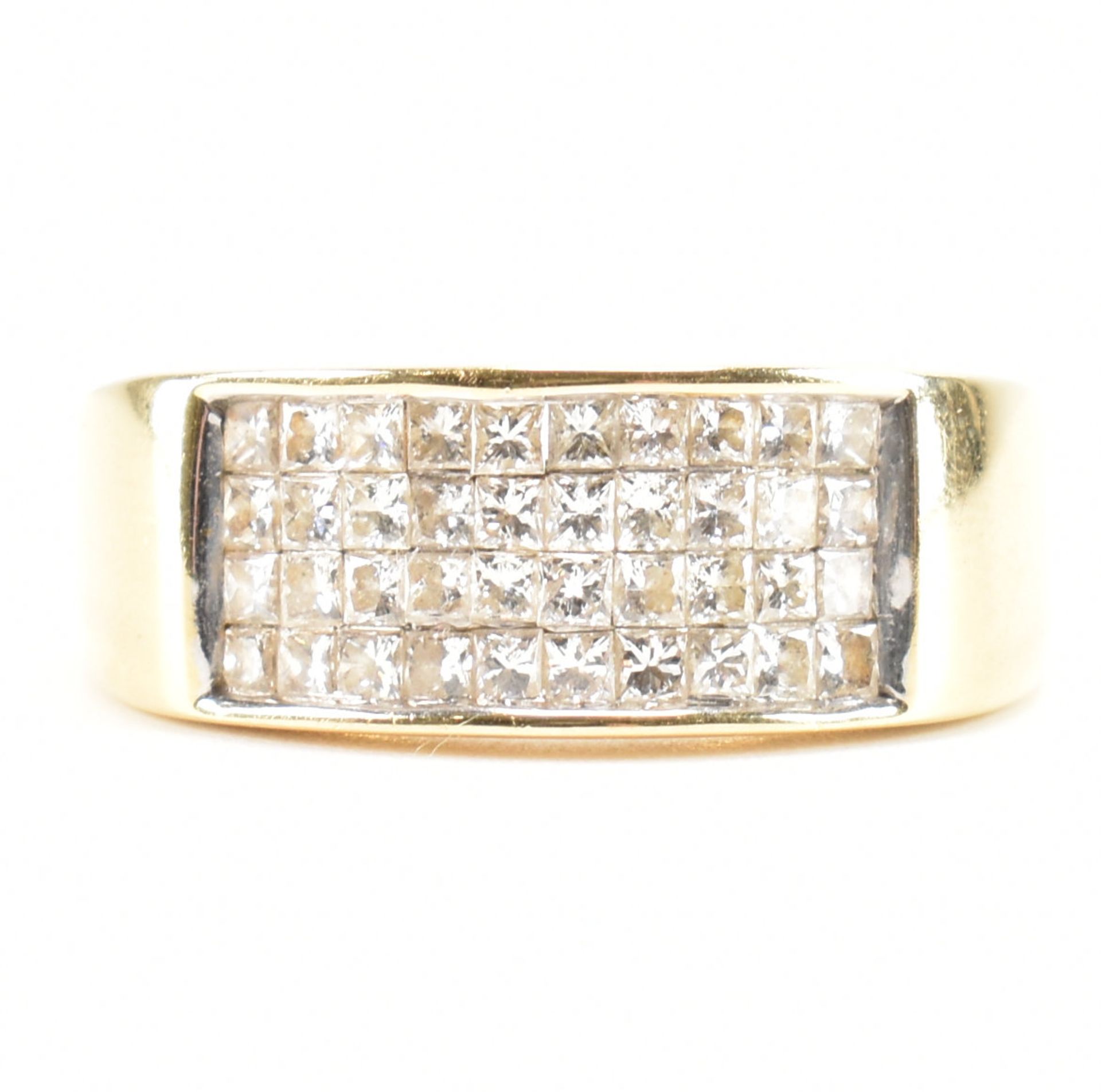 VINTAGE 18CT GOLD & DIAMOND CLUSTER RING