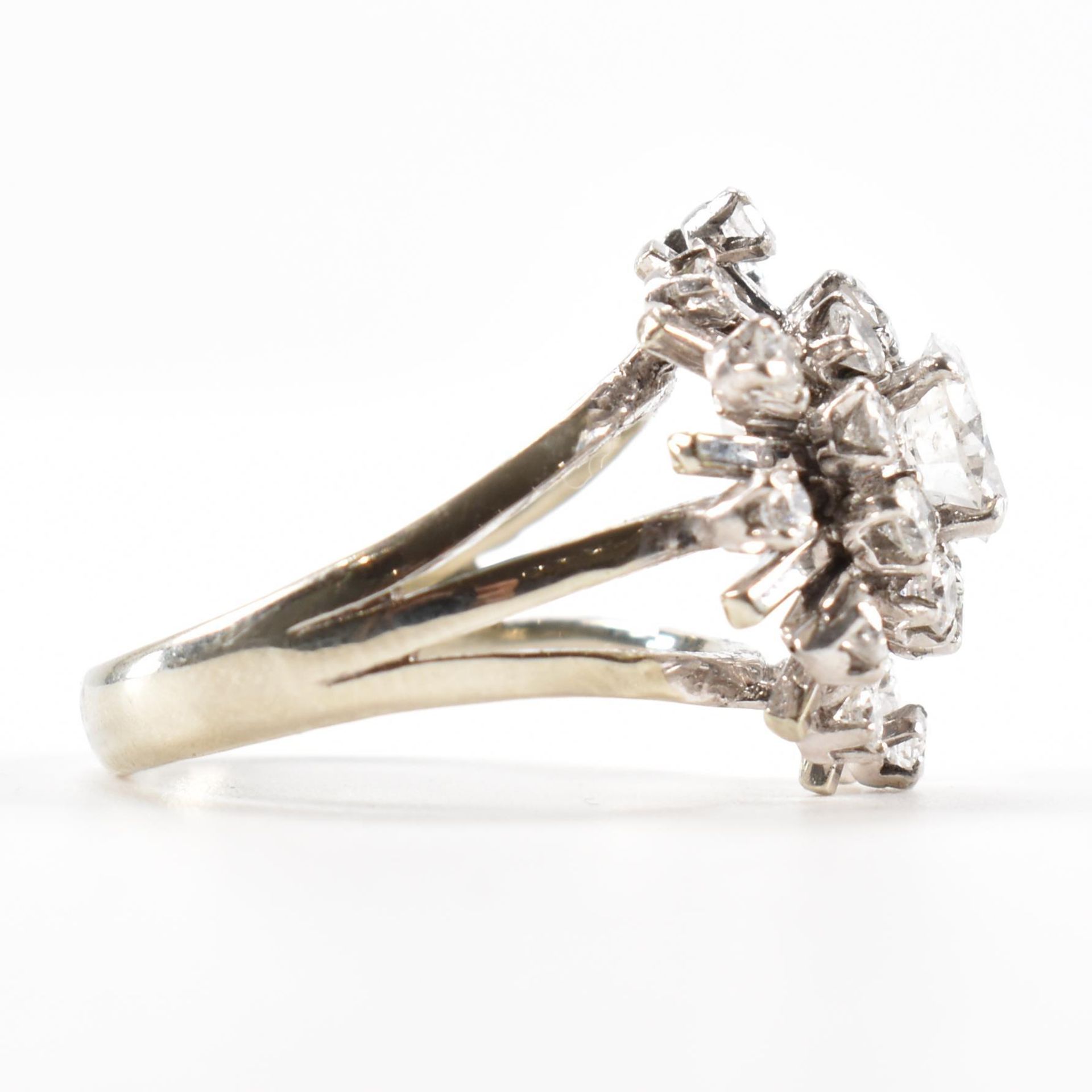 FRENCH 18CT GOLD PLATINUM & DIAMOND CLUSTER RING - Image 6 of 9