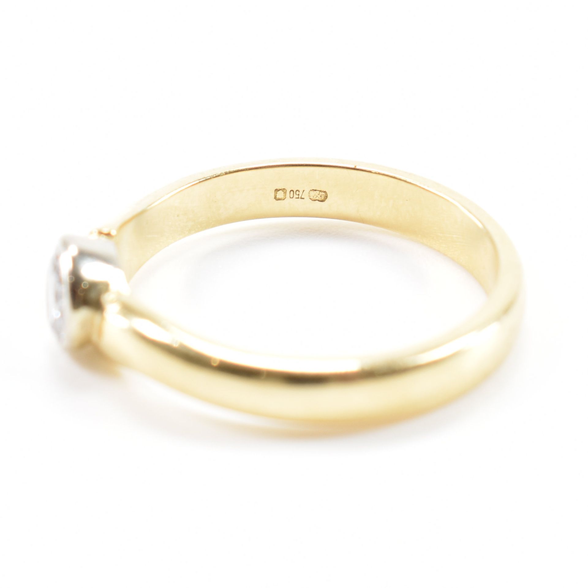HALLMARKED 18CT GOLD & DIAMOND SOLITAIRE RING - Image 6 of 8