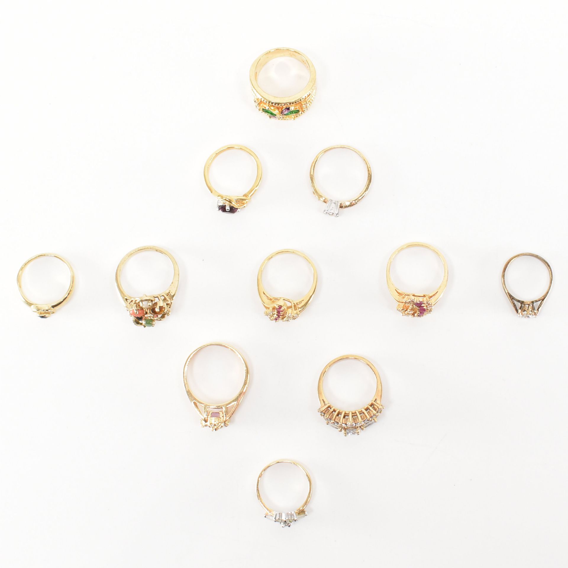 COLLECTION OF COSTUME JEWELLERY RINGS - Bild 2 aus 3