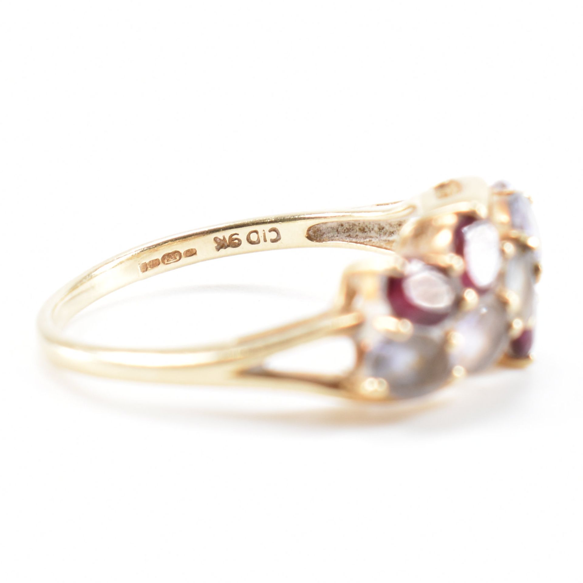 HALLMARKED 9CT GOLD AMETHYST & GARNET CROSSOVER RING - Image 6 of 9