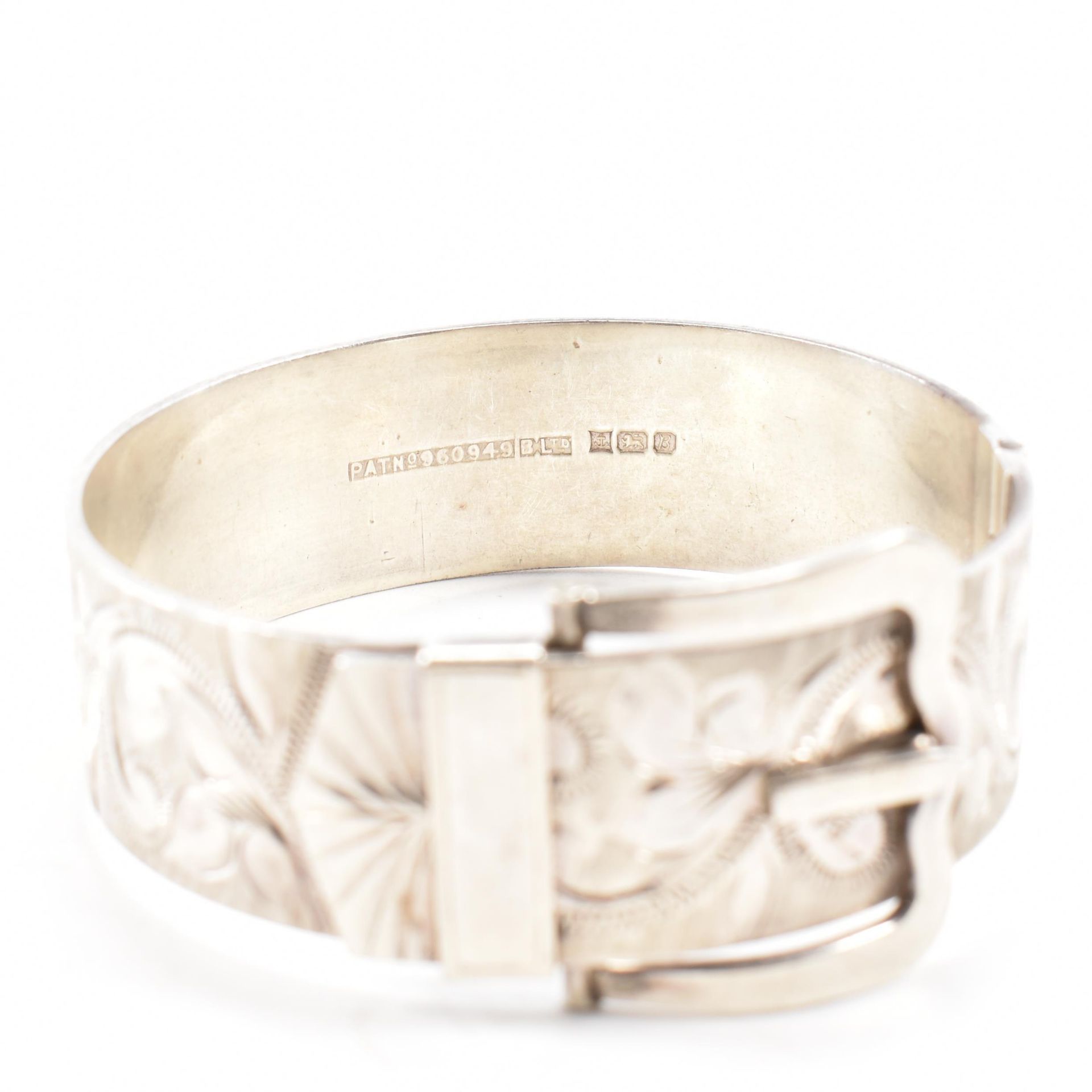 HALLMARKED SILVER HINGED BUCKLE BRACELET - Image 6 of 7