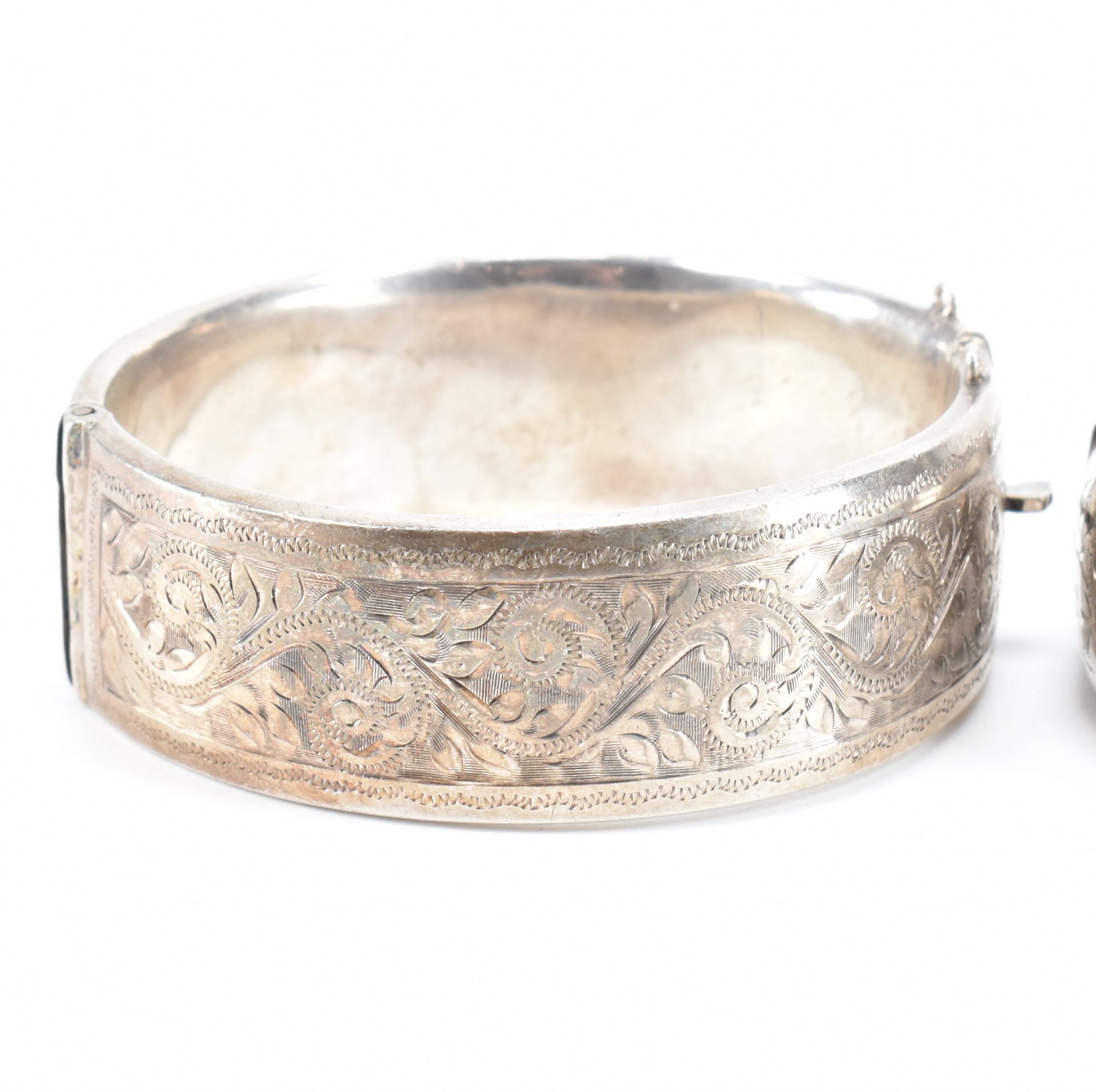 TWO HALLMARKED SILVER BANGLE BRACELETS - Image 2 of 9