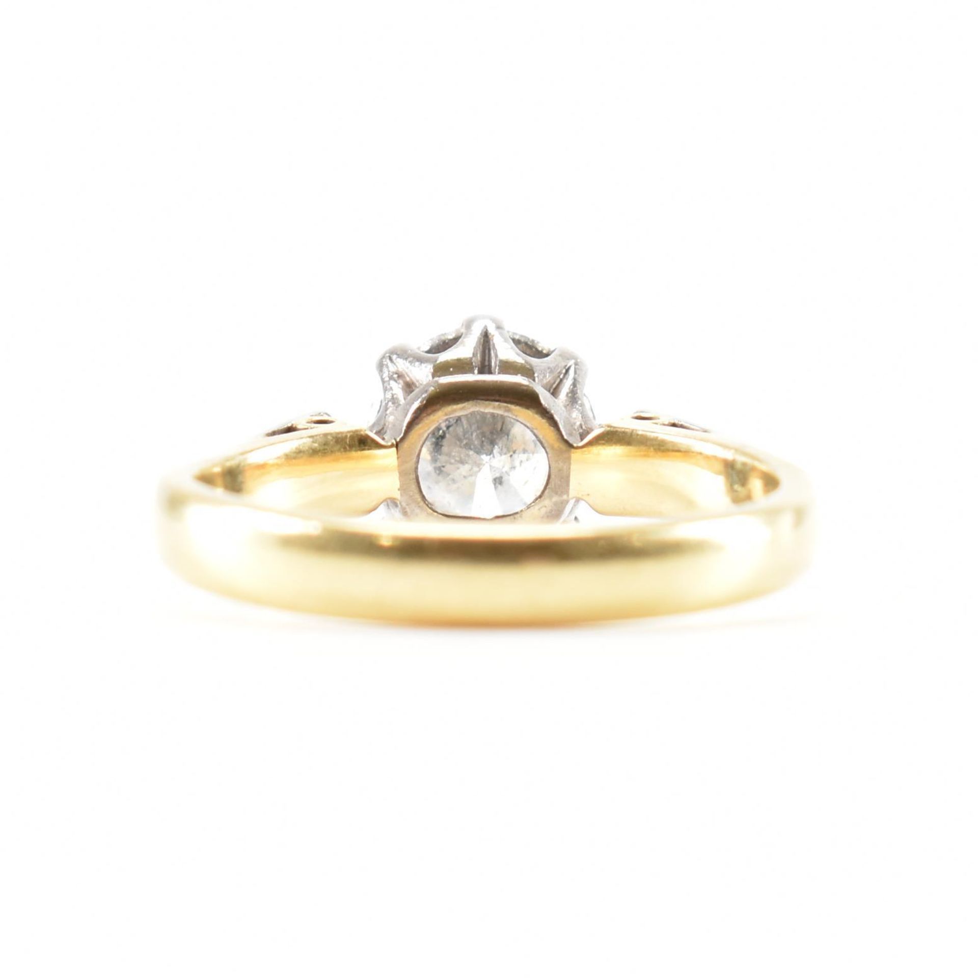 VINTAGE 18CT GOLD & DIAMOND SOLITAIRE RING - Image 4 of 8