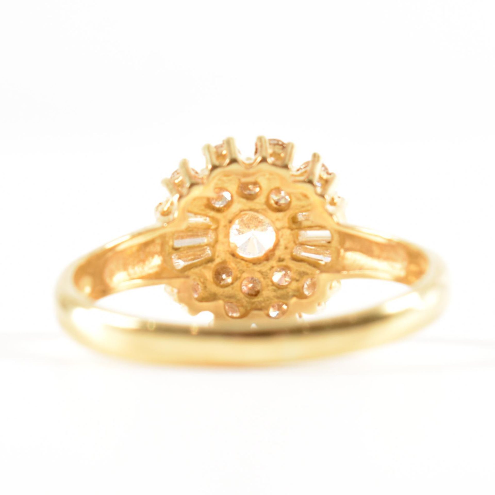 HALLMARKED 18CT GOLD & DIAMOND CLUSTER RING - Image 4 of 8