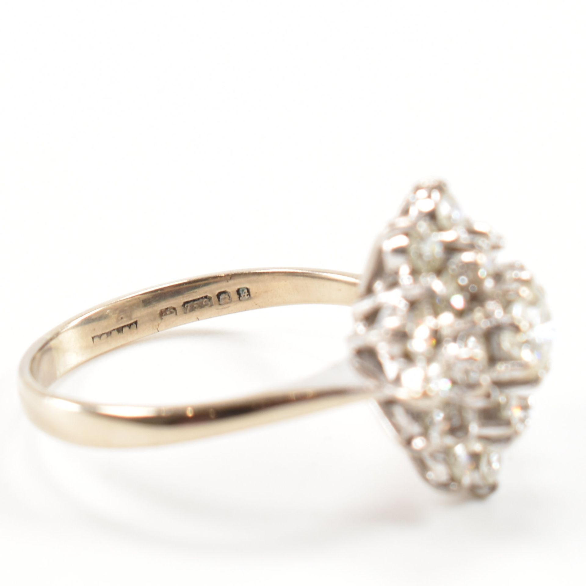 HALLMARKED 18CT GOLD & DIAMOND CLUSTER RING - Image 7 of 9