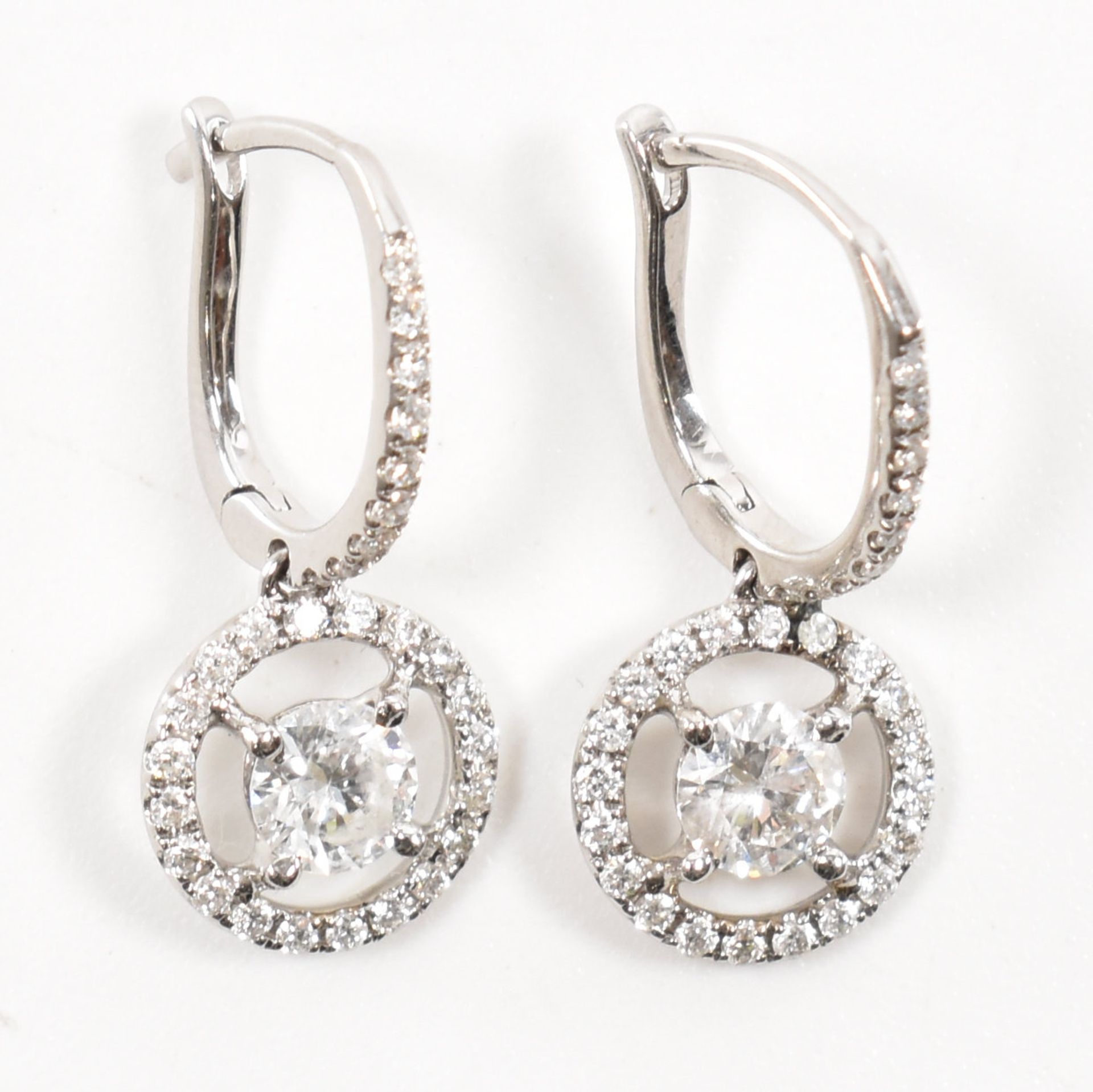 18CT WHITE GOLD & DIAMOND DROP EARRINGS