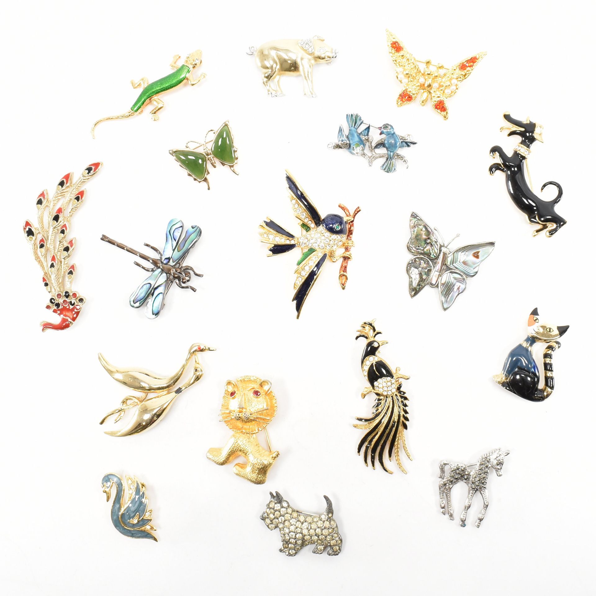 ASSORTMENT OF VINTAGE ANIMAL BROOCHES