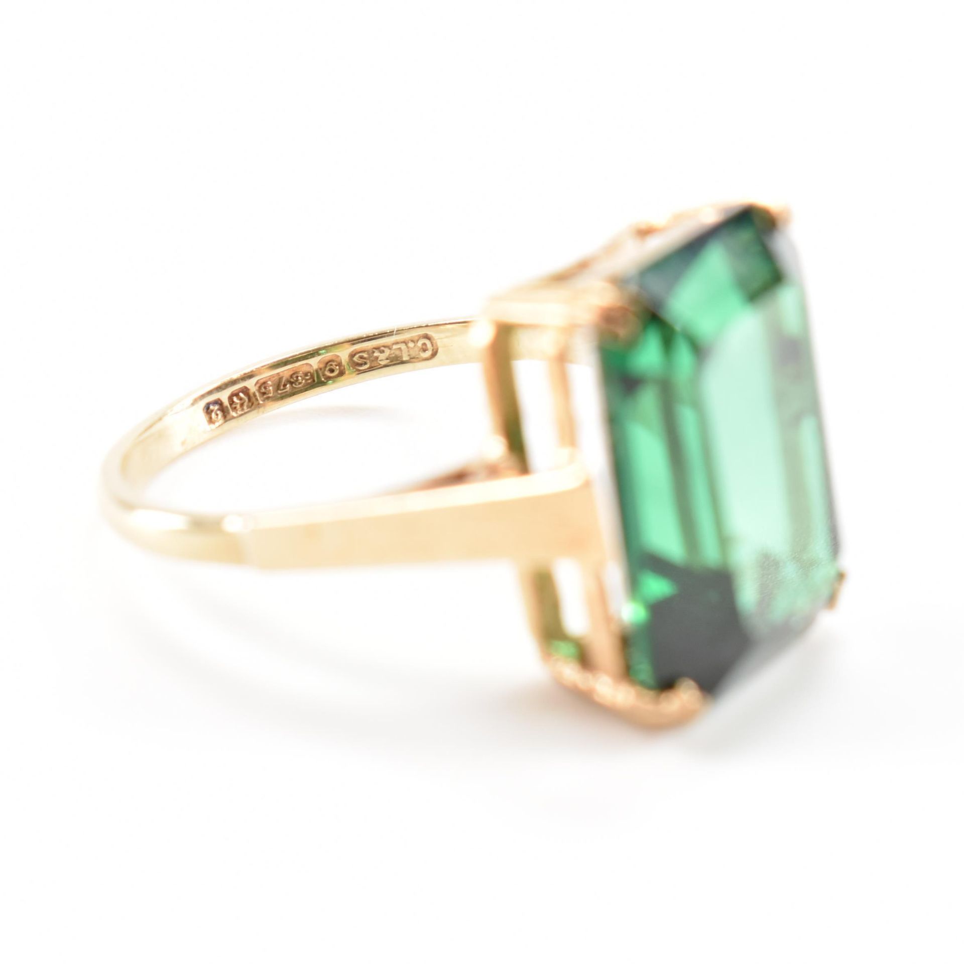 HALLMARKED 9CT GOLD & SYNTHETIC SPINEL RING - Image 6 of 7