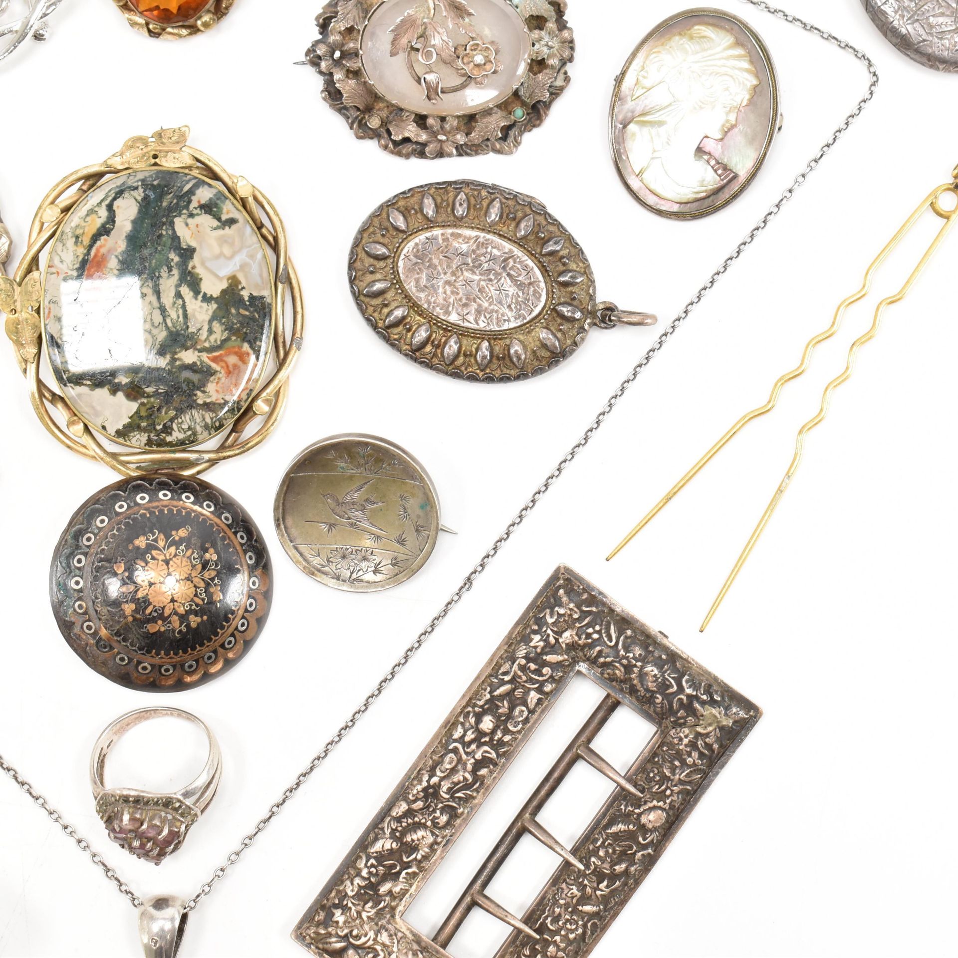 ASSORTMENT OF VICTORIAN & LATER JEWELLERY - Image 2 of 5