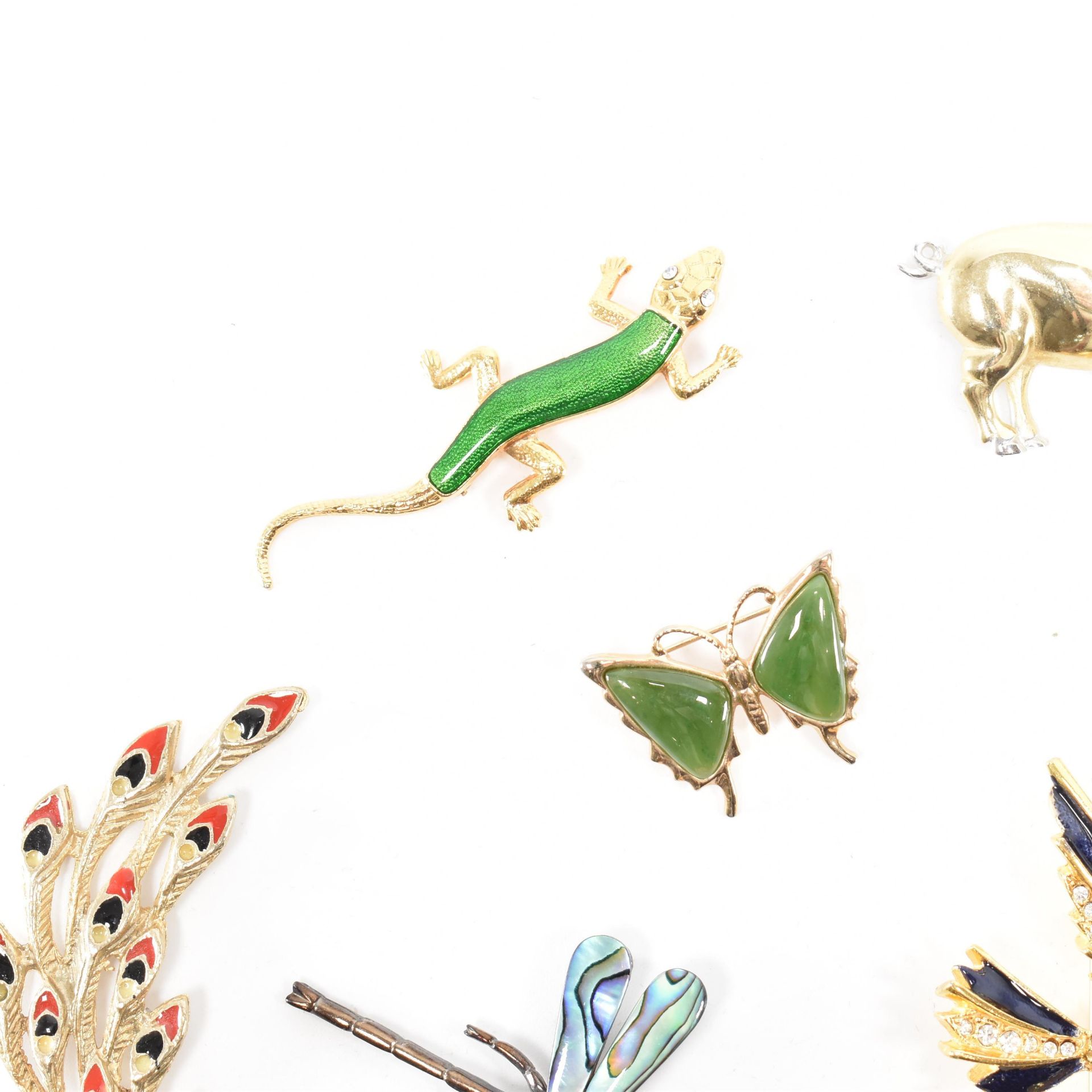 ASSORTMENT OF VINTAGE ANIMAL BROOCHES - Image 3 of 5