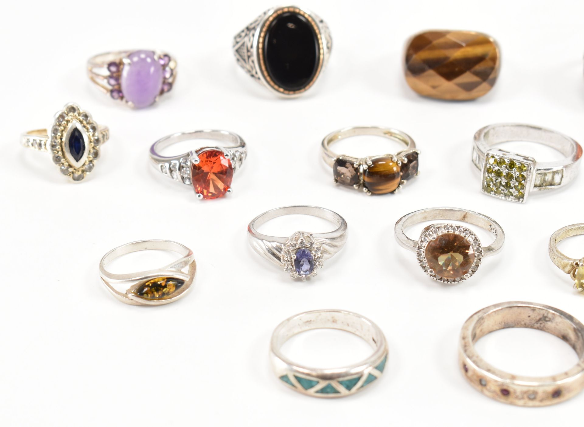 COLLECTION OF ASSORTED SILVER STONE SET RINGS - Bild 5 aus 6