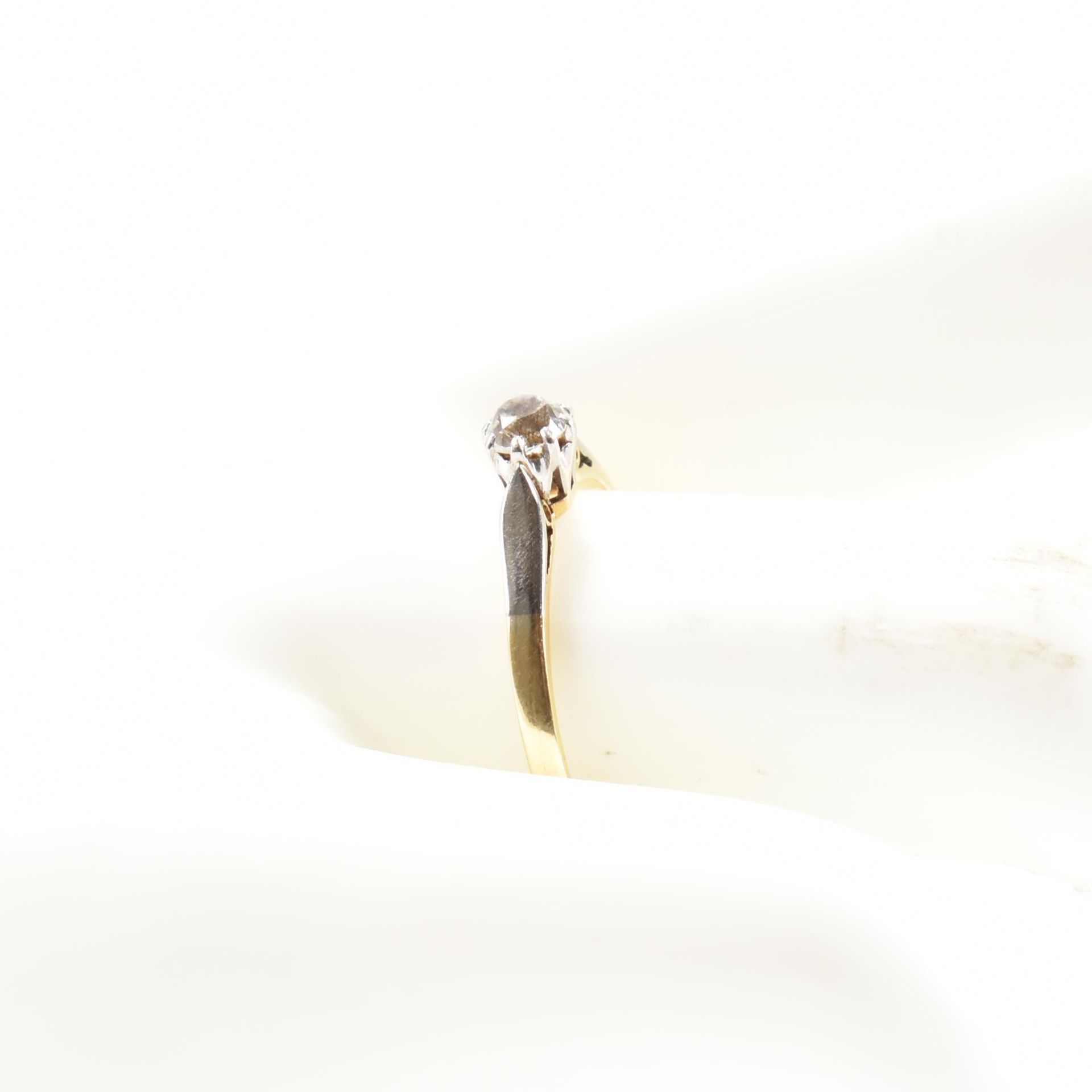 VINTAGE 18CT GOLD & PLATINUM DIAMOND SOLITAIRE RING - Image 7 of 7