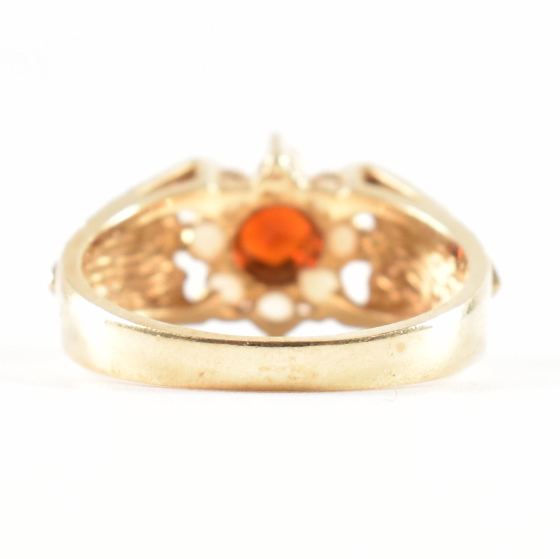 HALLMARKED 9CT GOLD RED STONE & PEARL HALO RING - Image 4 of 10