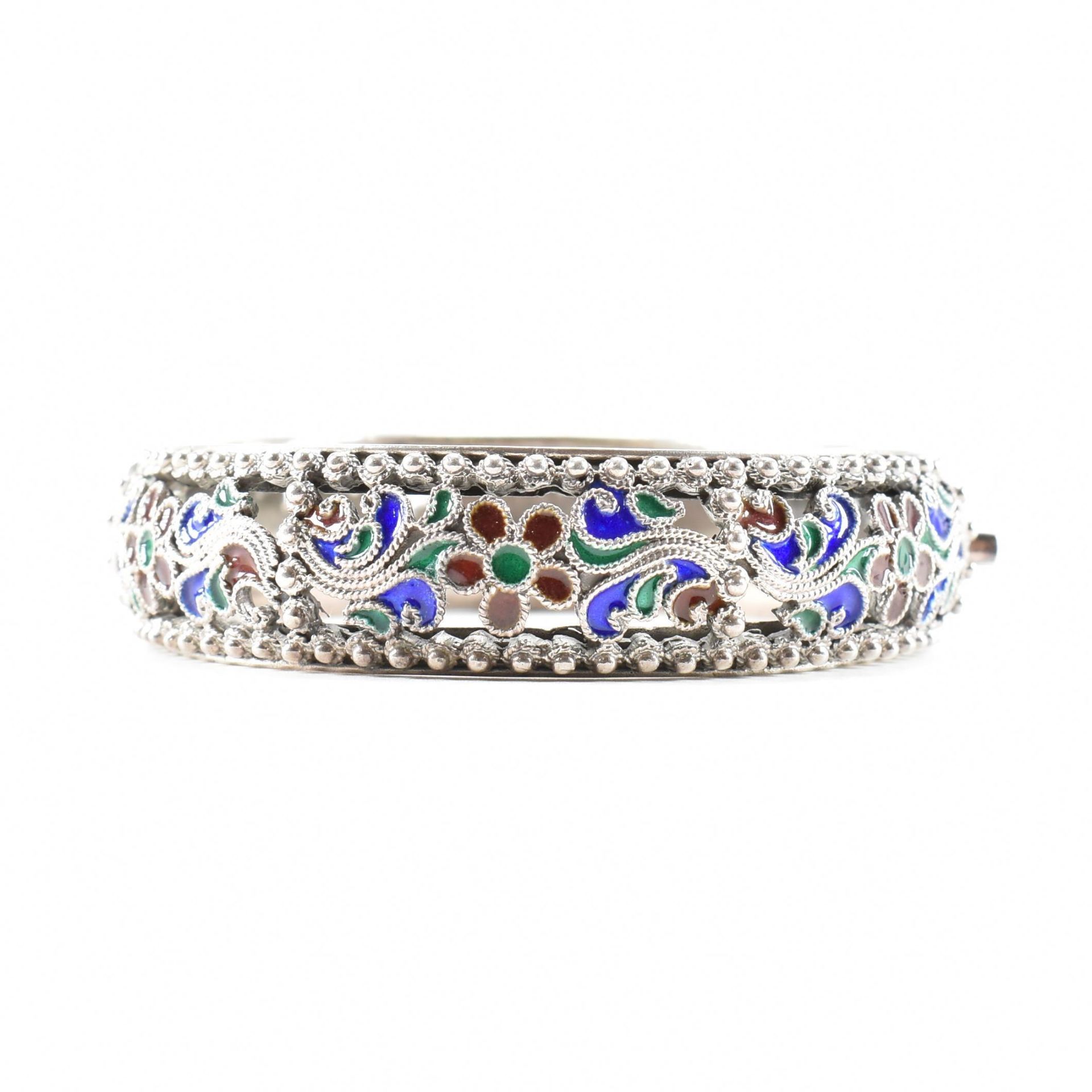 EARLY 20TH CENTURY RUSSIAN SILVER & ENAMEL SET HINGED BANGLE - Image 3 of 5