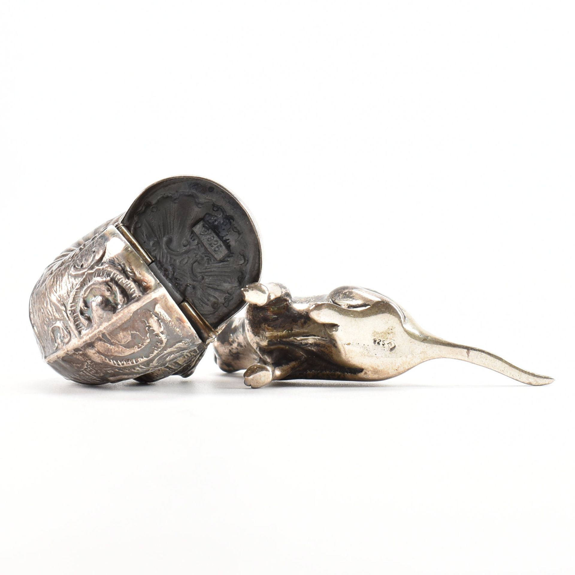 A SILVER CAT PIN CUSHION & A SILVER SHELL VESTA CASE - Image 4 of 4