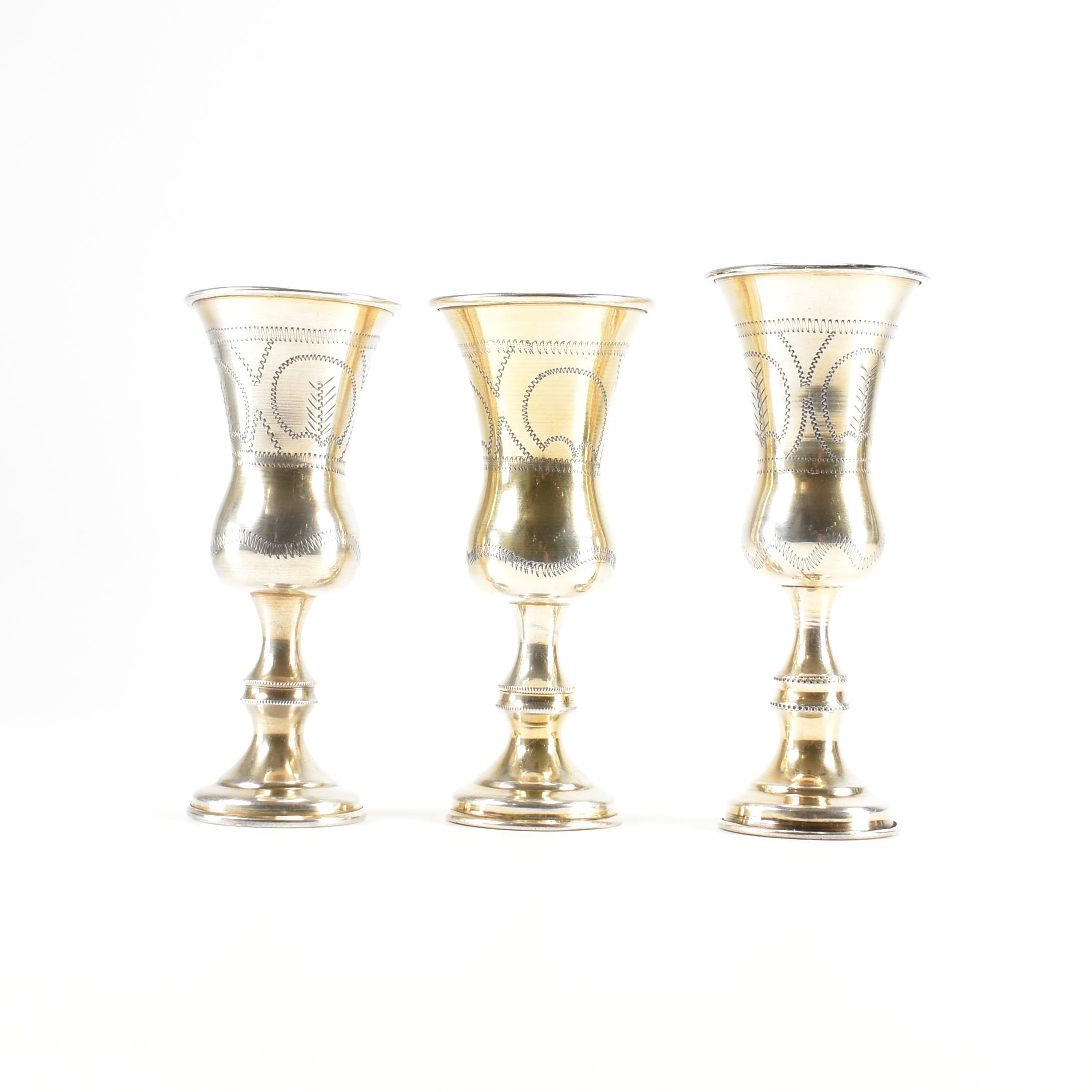 A SET OF THREE 1920S SILVER HALLMARKED JEWISH KIDDUSH CUPS - Image 2 of 4