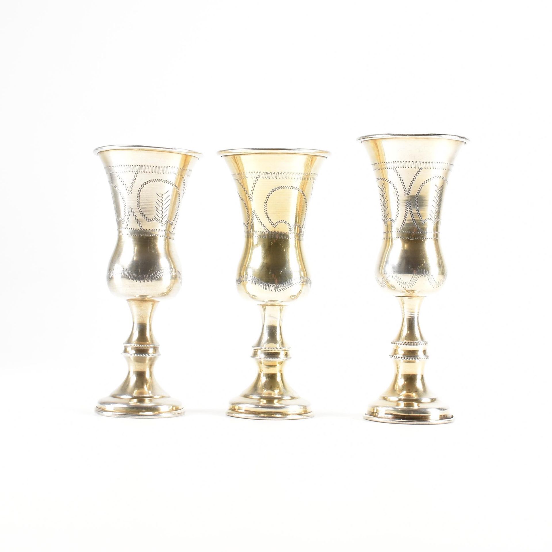 A SET OF THREE 1920S SILVER HALLMARKED JEWISH KIDDUSH CUPS - Image 2 of 4