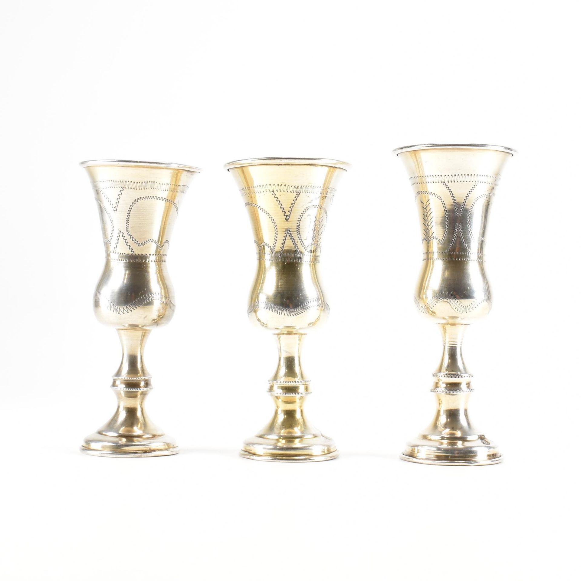 A SET OF THREE 1920S SILVER HALLMARKED JEWISH KIDDUSH CUPS - Image 3 of 4