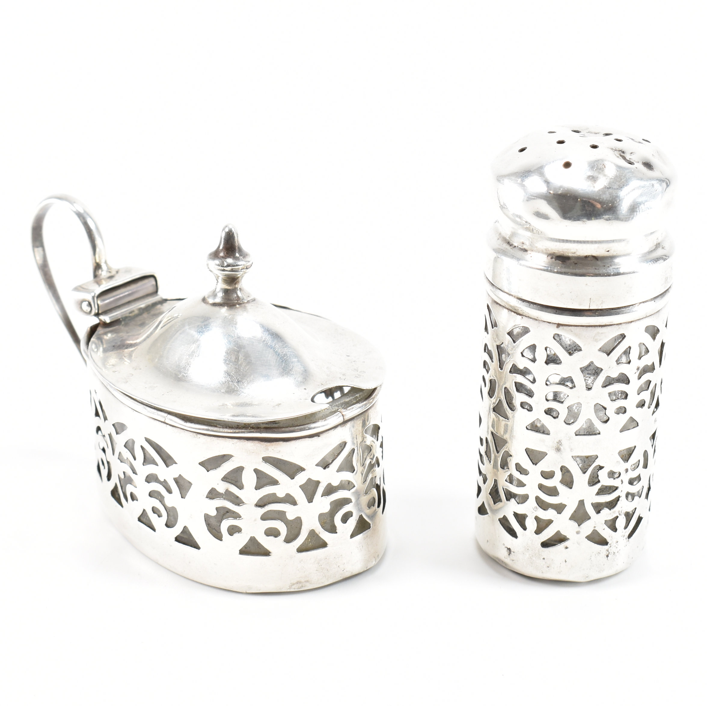 A STERLING SILVER CRUET SET - Image 3 of 3