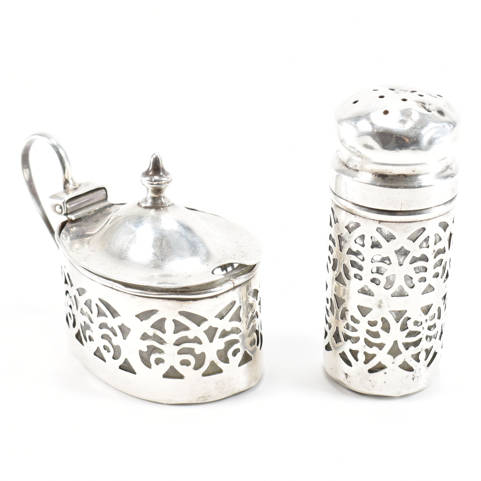 A STERLING SILVER CRUET SET - Image 3 of 3