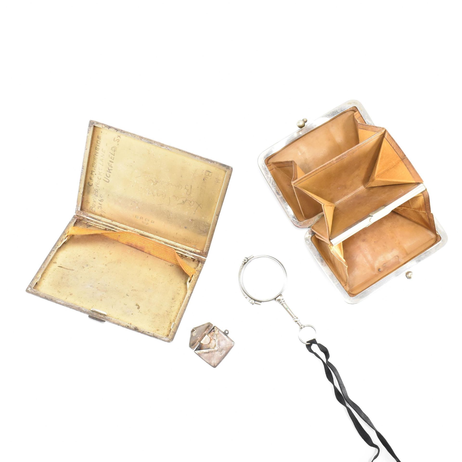 AN ASSORTMENT OF ITEMS INCLUDING A SILVER CIGARETTE CASE AND A CROCODILE SKIN WALLET - Bild 2 aus 5