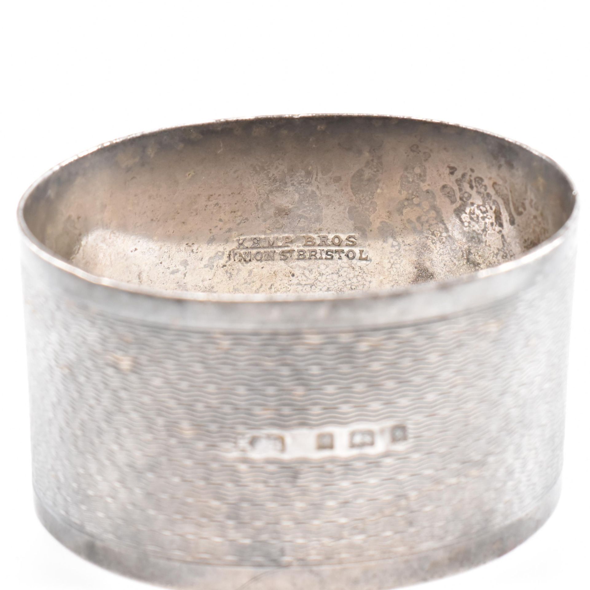 COLLECTION OF ASSORTED SILVER & WHITE METAL CAKE SLICE - Image 3 of 6