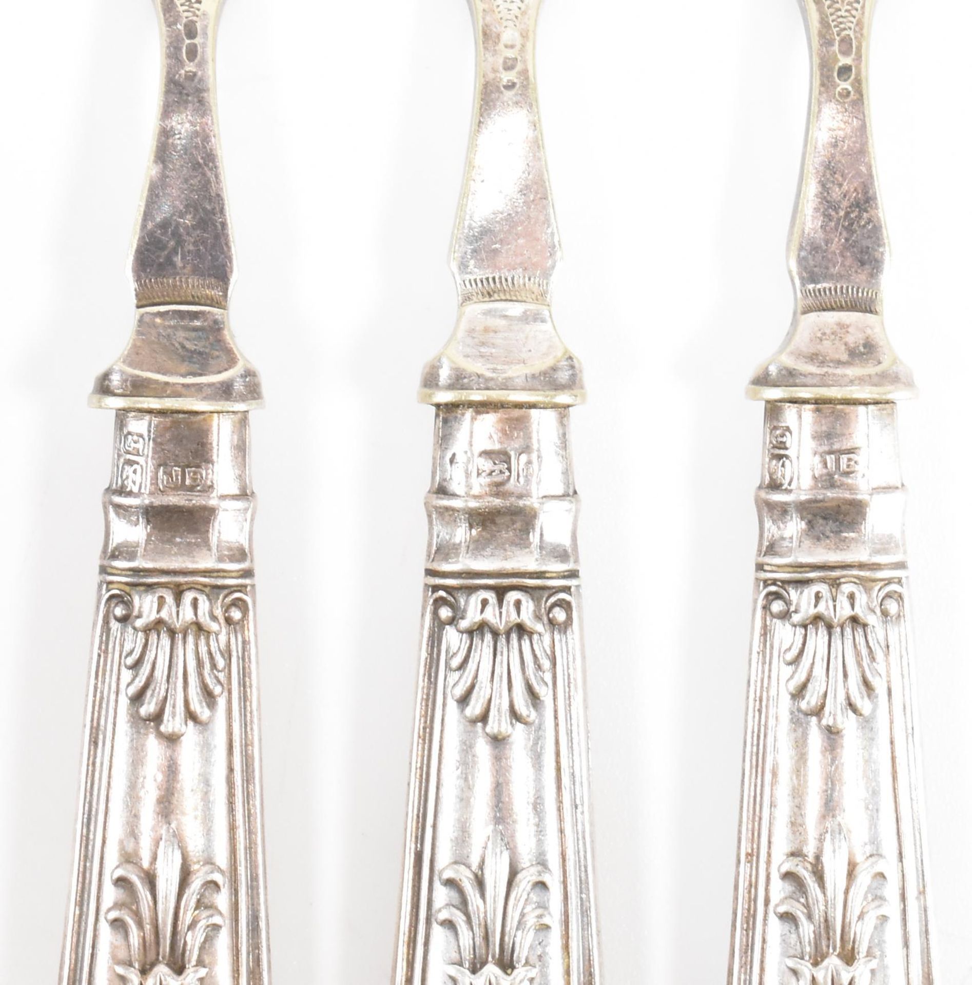 AN ASSORTMENT OF SILVER HALLMARKED FLATWARE - Image 7 of 9