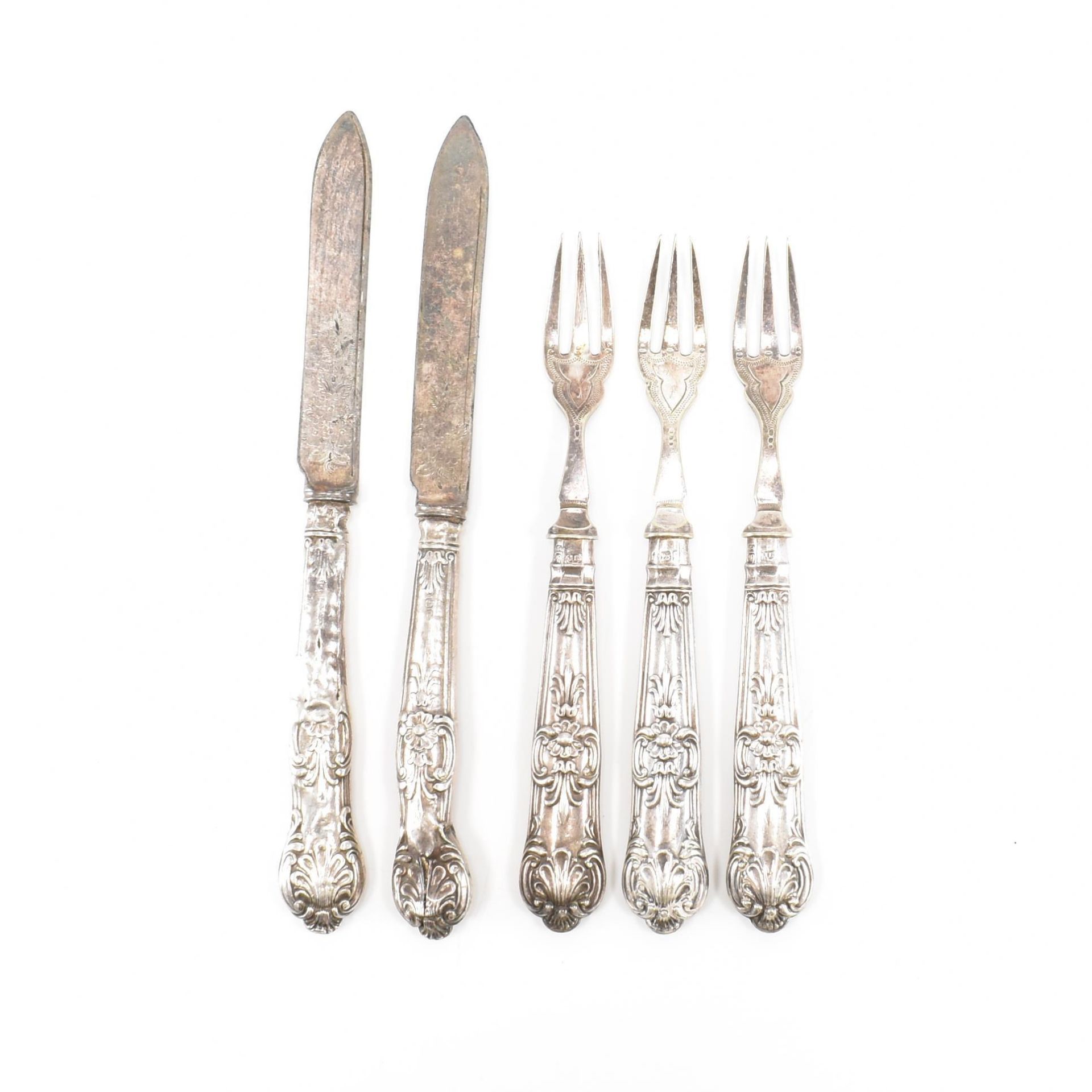 AN ASSORTMENT OF SILVER HALLMARKED FLATWARE - Image 6 of 9