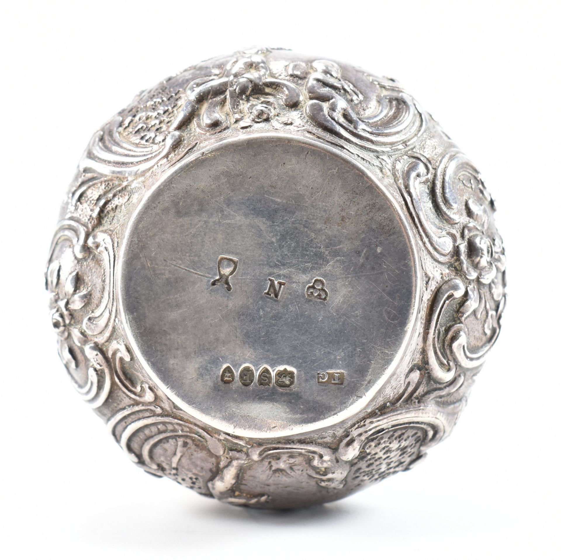 SILVER HALLMARKED REPOUSSE DECORATED BOX - Image 7 of 7