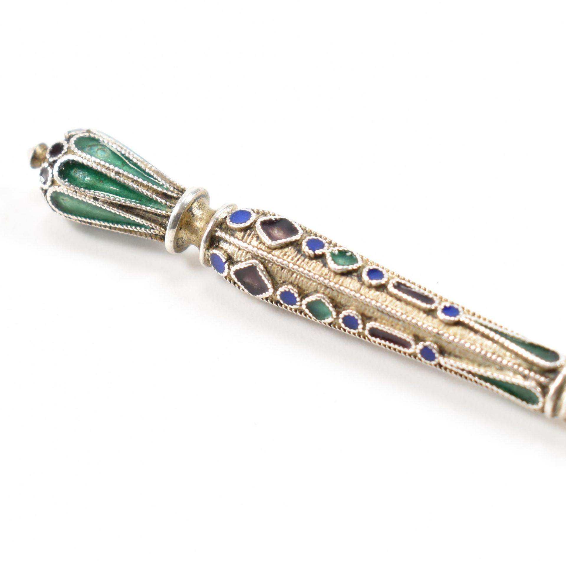 IMPERIAL RUSSIAN ENAMEL CROCHET HOOK - Image 5 of 6