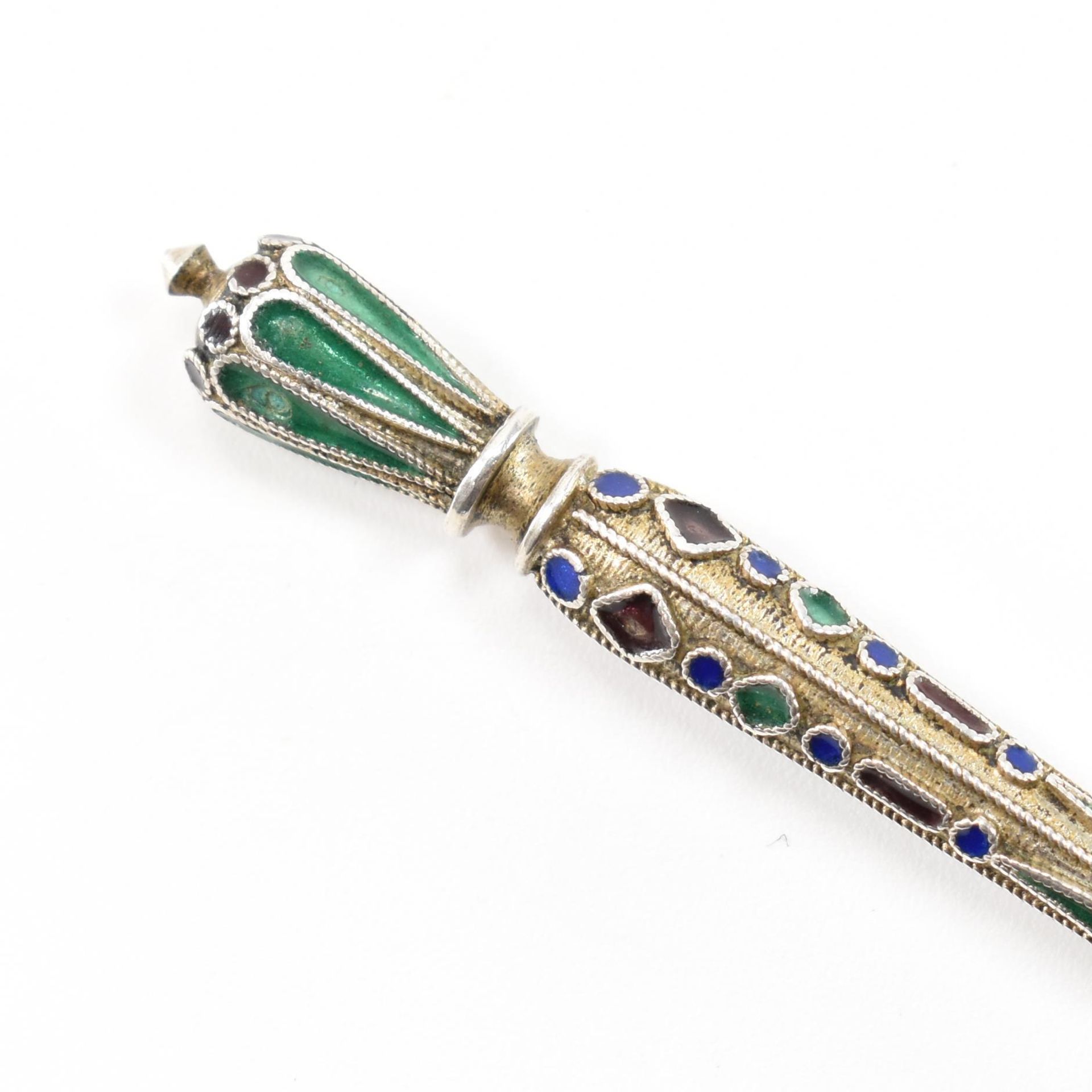 IMPERIAL RUSSIAN ENAMEL CROCHET HOOK - Image 4 of 6