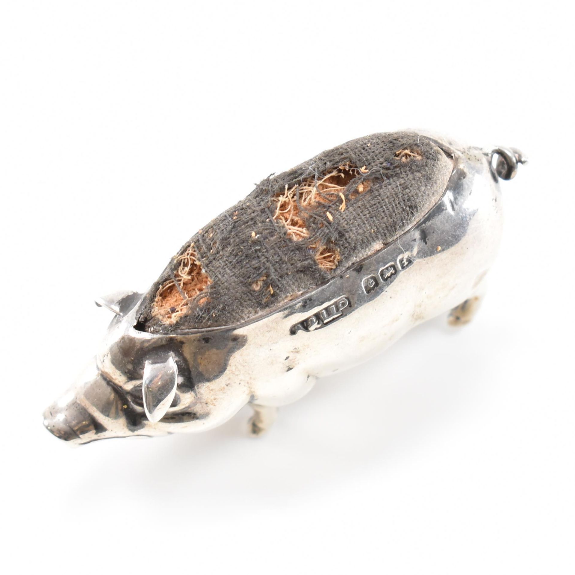 AN EDWARDIAN SILVER PIG PIN CUSHION - Image 5 of 5