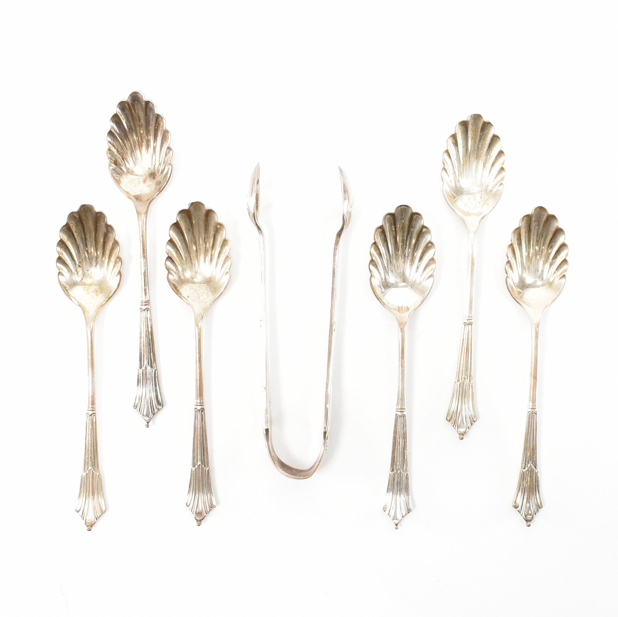 A SET OF HALLMARKED VICTORIAN TEASPOONS & SUGAR TONGS