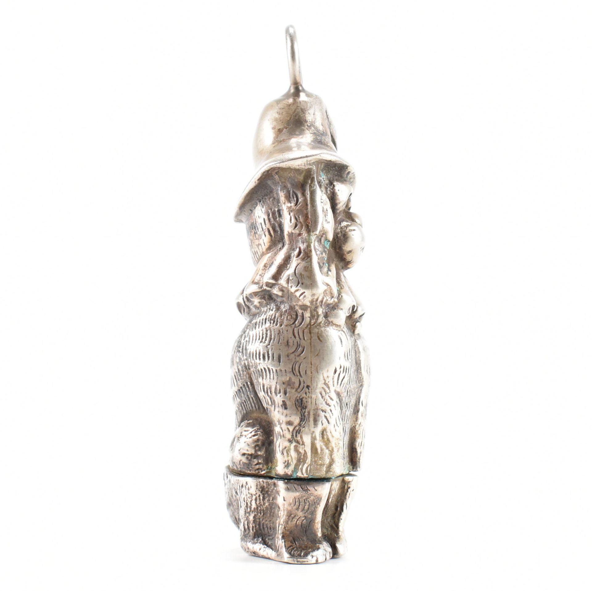 A STERLING SILVER DOG VESTA CASE - Image 3 of 6